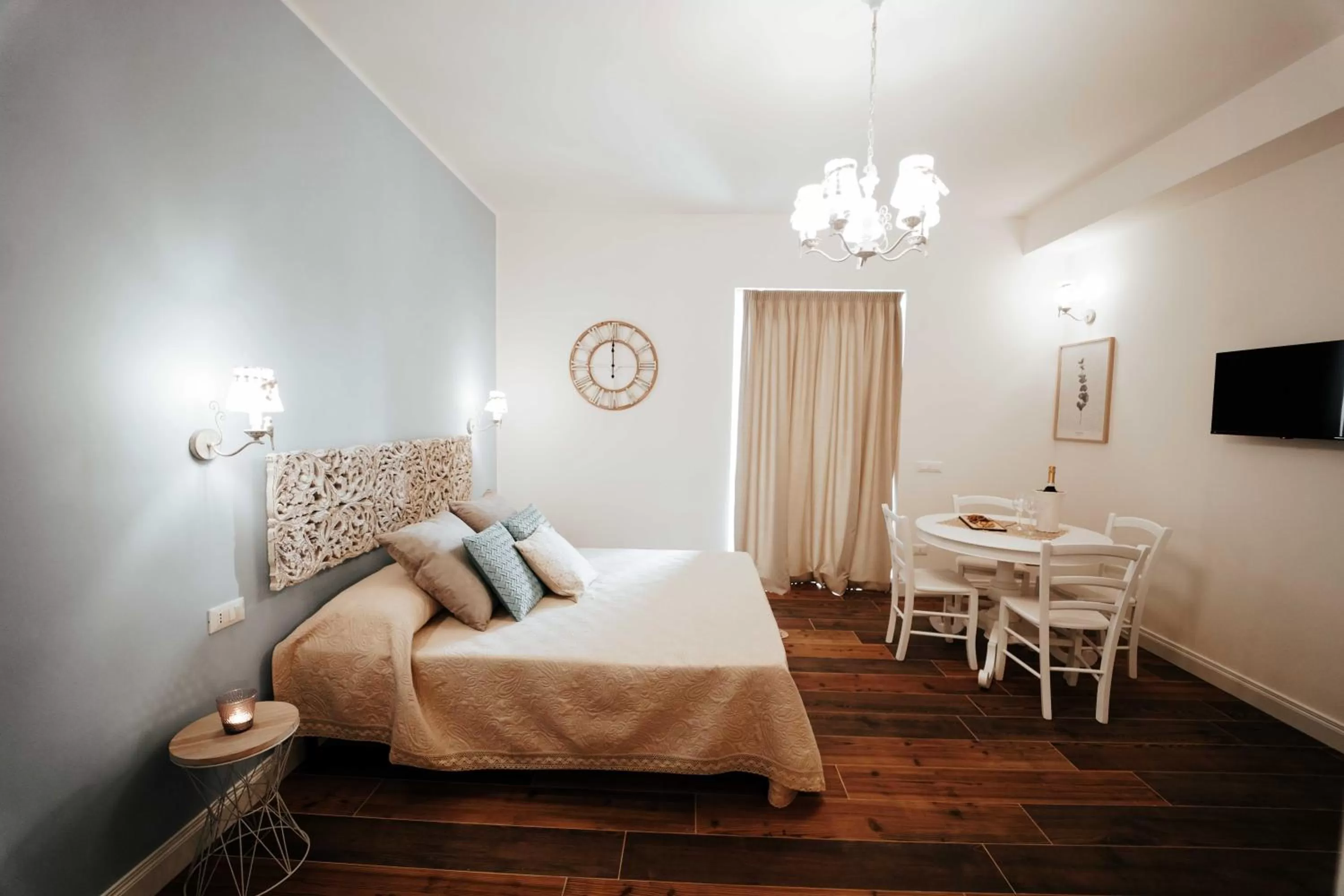 Photo of the whole room, Bed in ALMASOL - Charme Experience