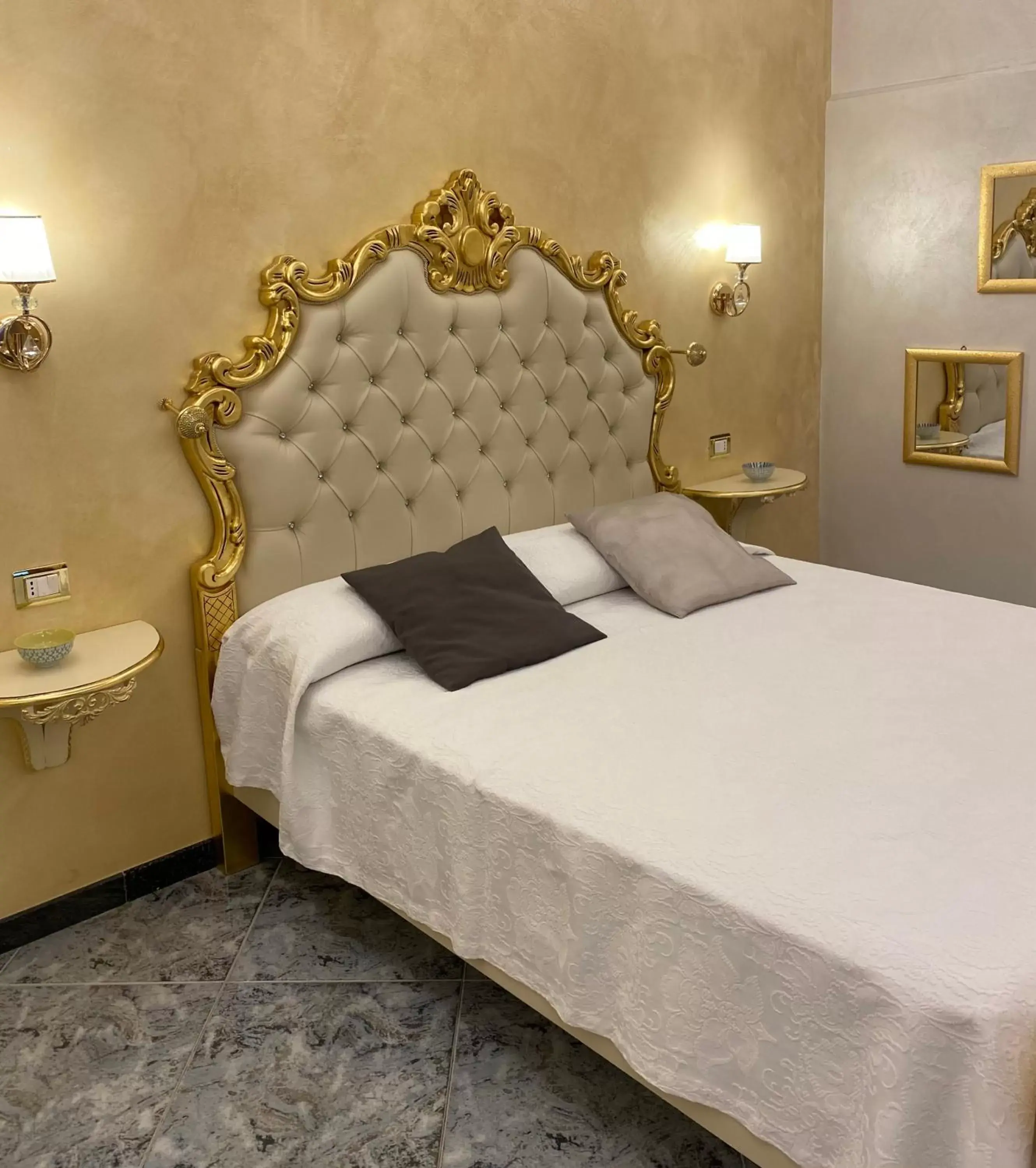 Deluxe Double Room with Extra Bed in Suite Incentro Salerno Deluxe Double Room with Extra Bed in Suite Incentro Salerno