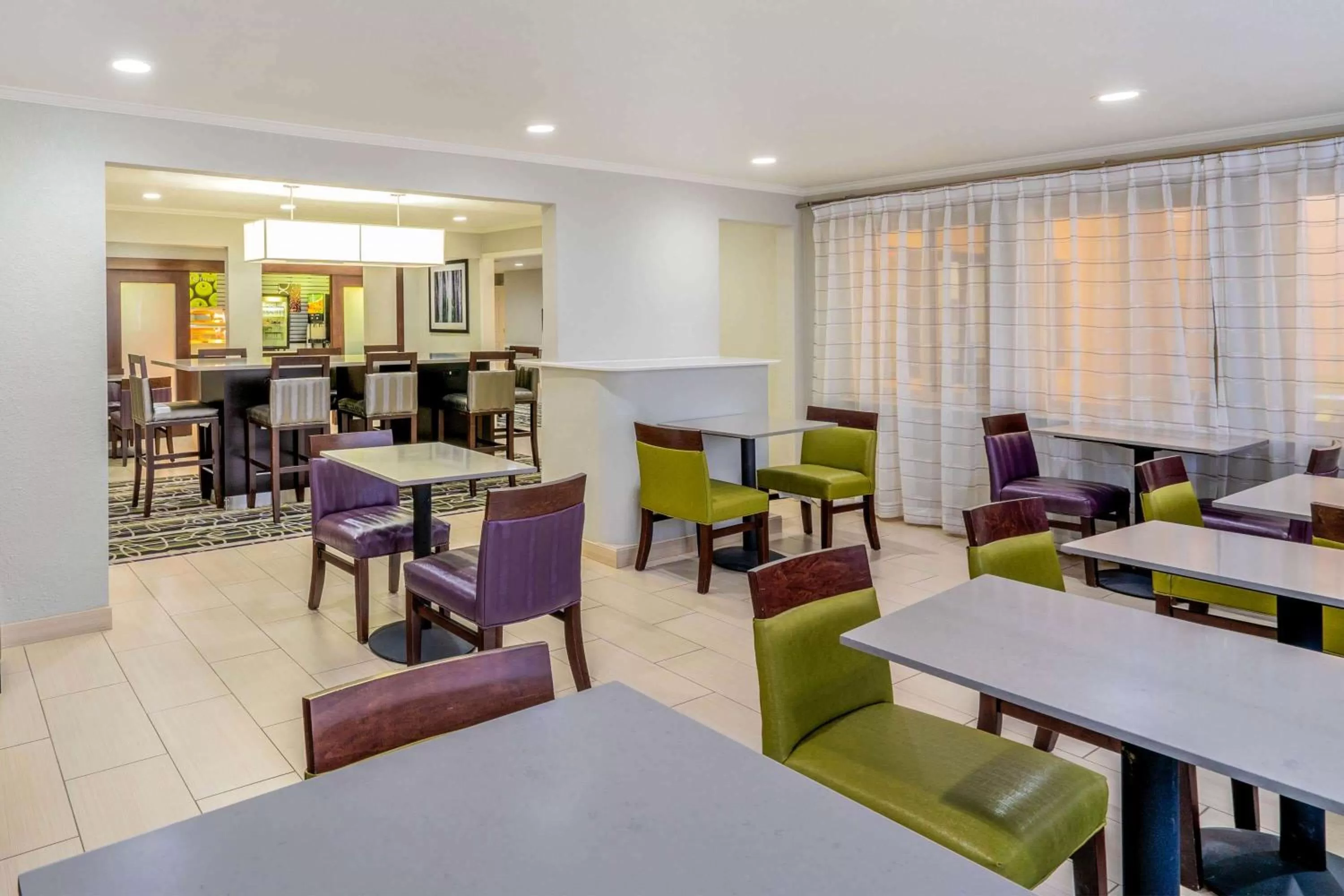 Restaurant/places to eat in La Quinta Inn by Wyndham El Dorado