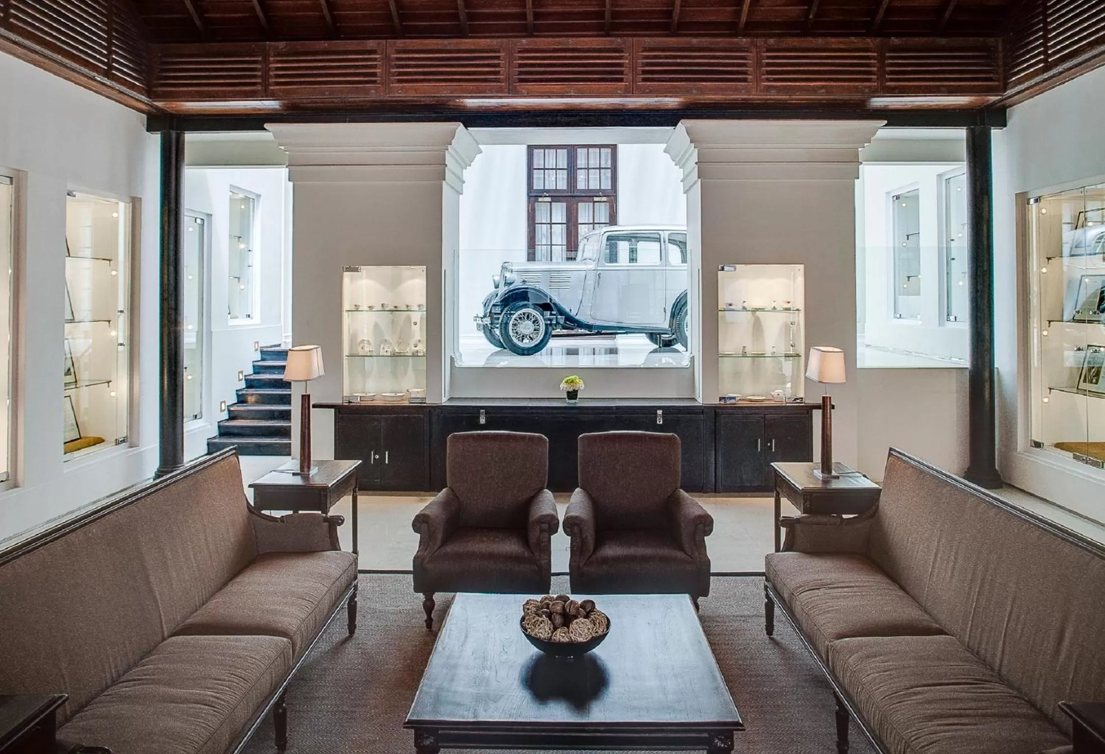 Communal lounge/ TV room in Galle Face Hotel