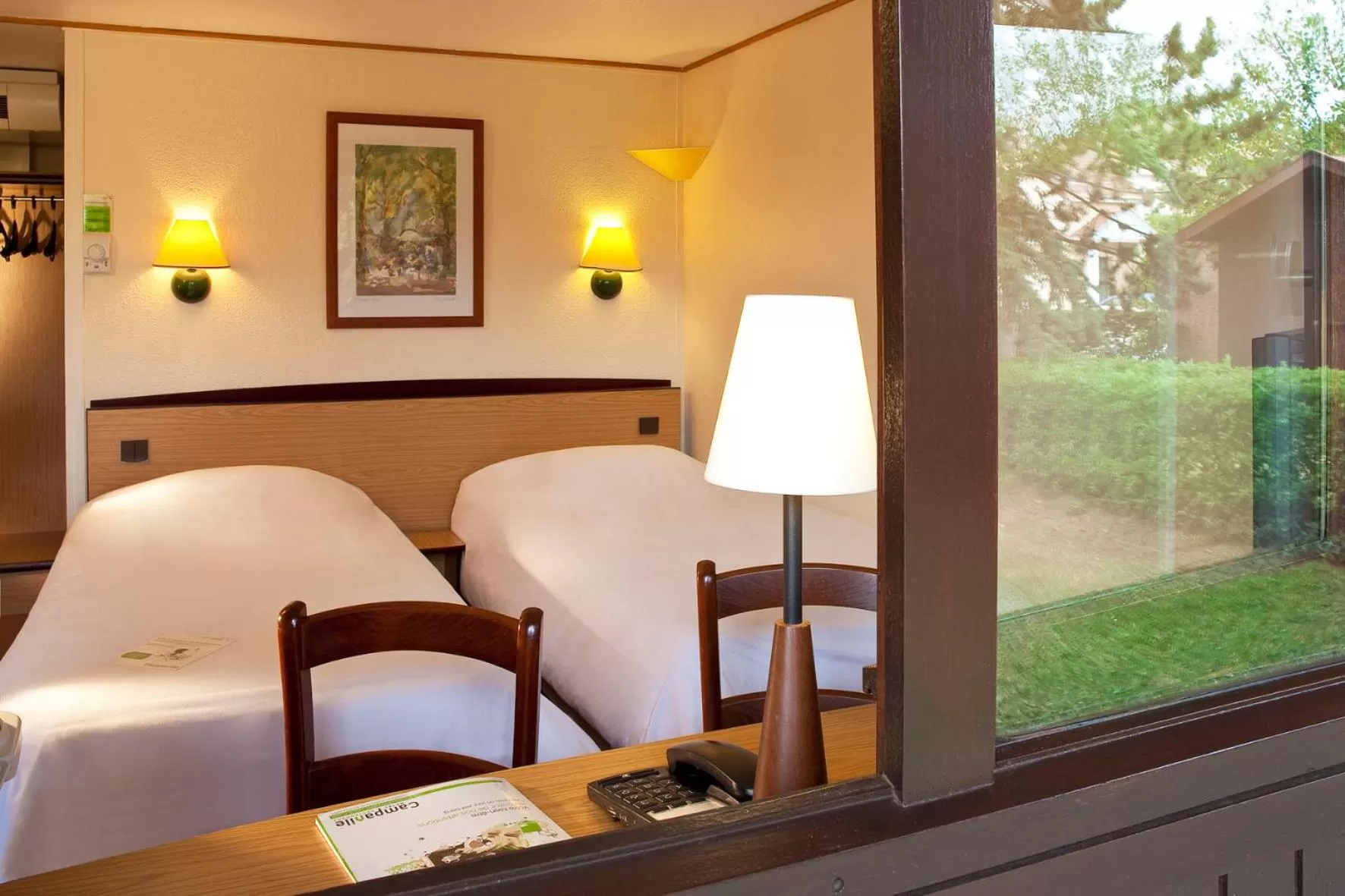 Bedroom in Campanile Saintes