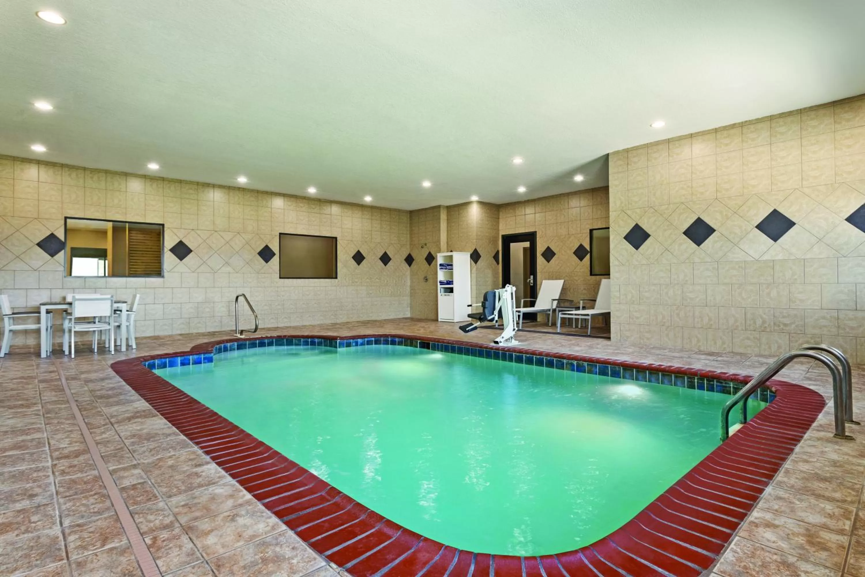 Swimming pool in Country Inn & Suites by Radisson, Byram-Jackson South, MS