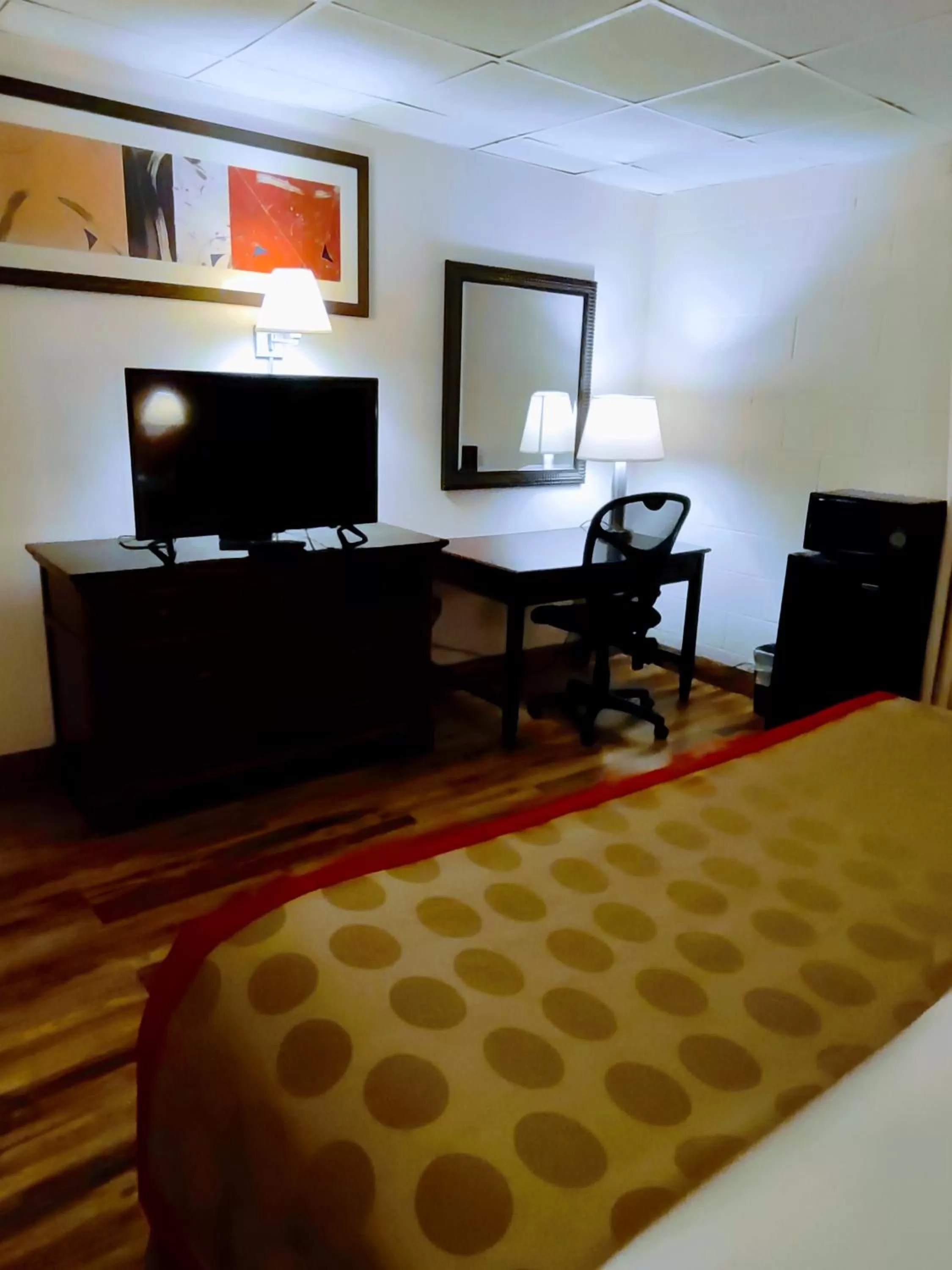 Bedroom, Bed in Ramada by Wyndham Albert Lea