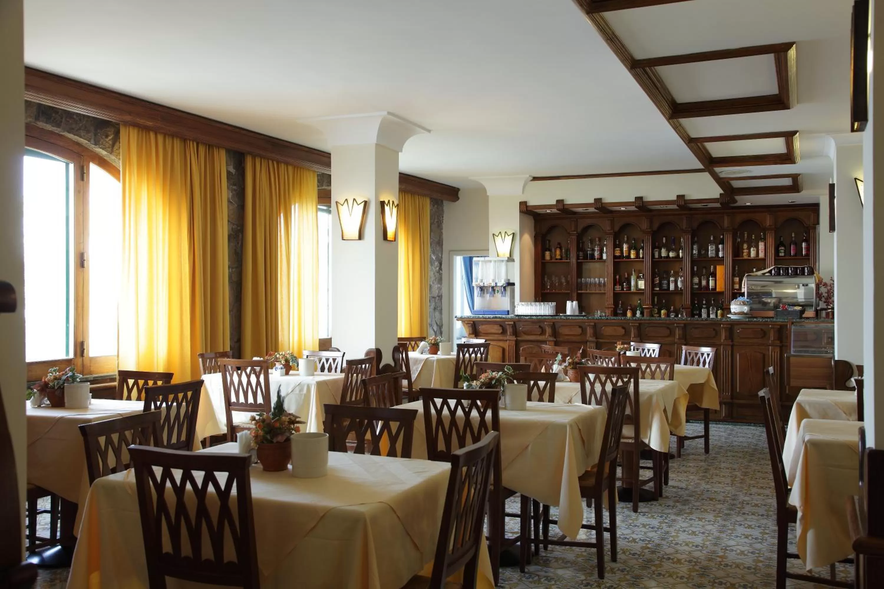 Food and drinks in Hotel Mega Mare