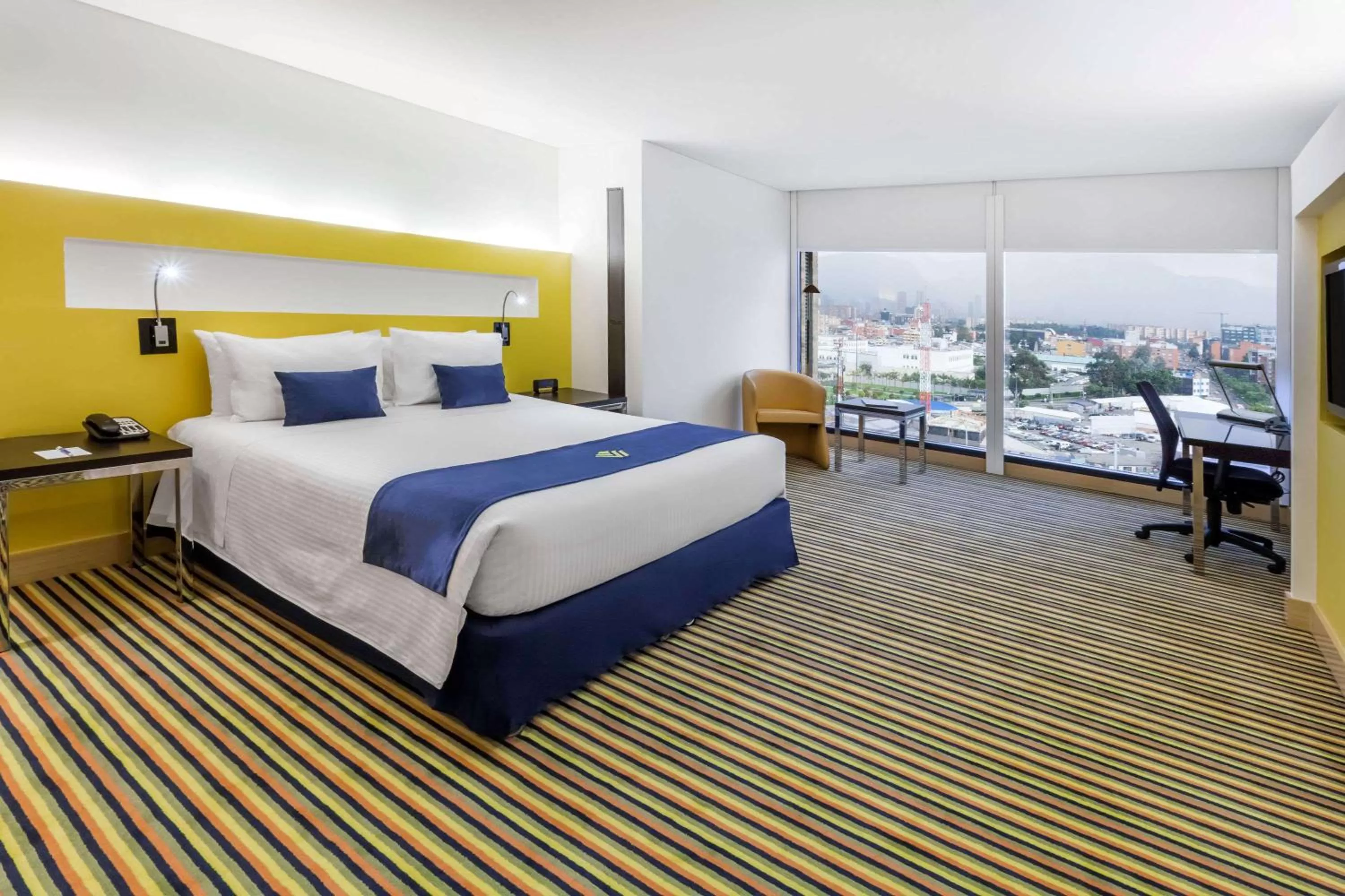 Photo of the whole room, Bed in Wyndham Bogota