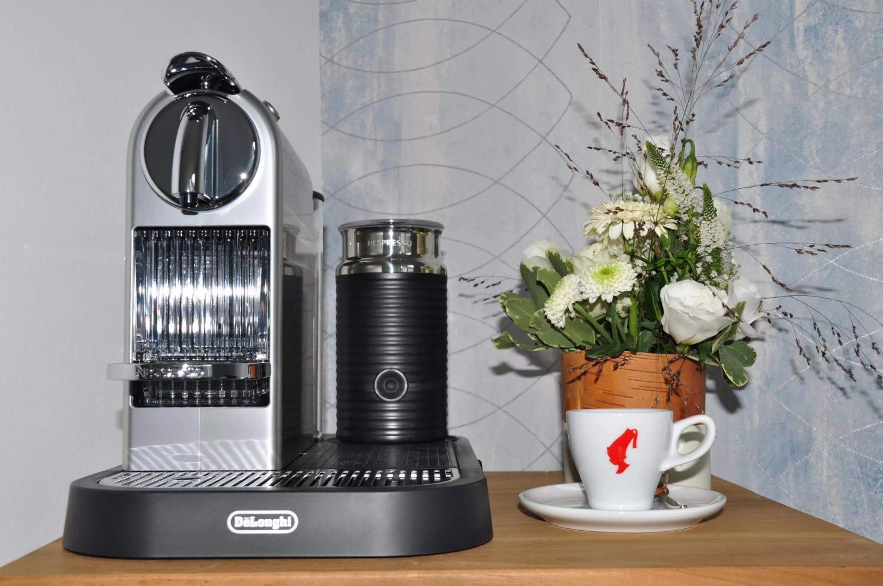 Coffee/tea facilities in Six! Eat Work Sleep