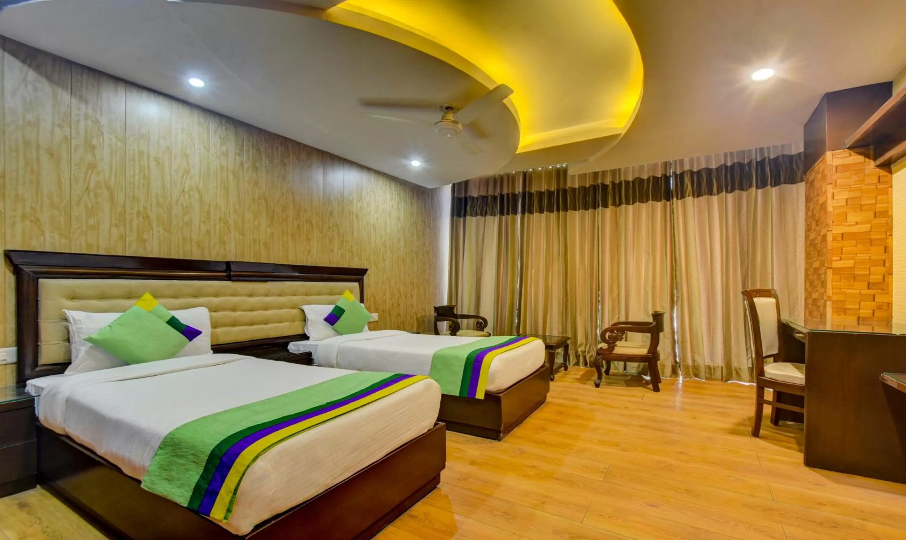 Bedroom, Bed in Treebo Elysee, Patel Nagar