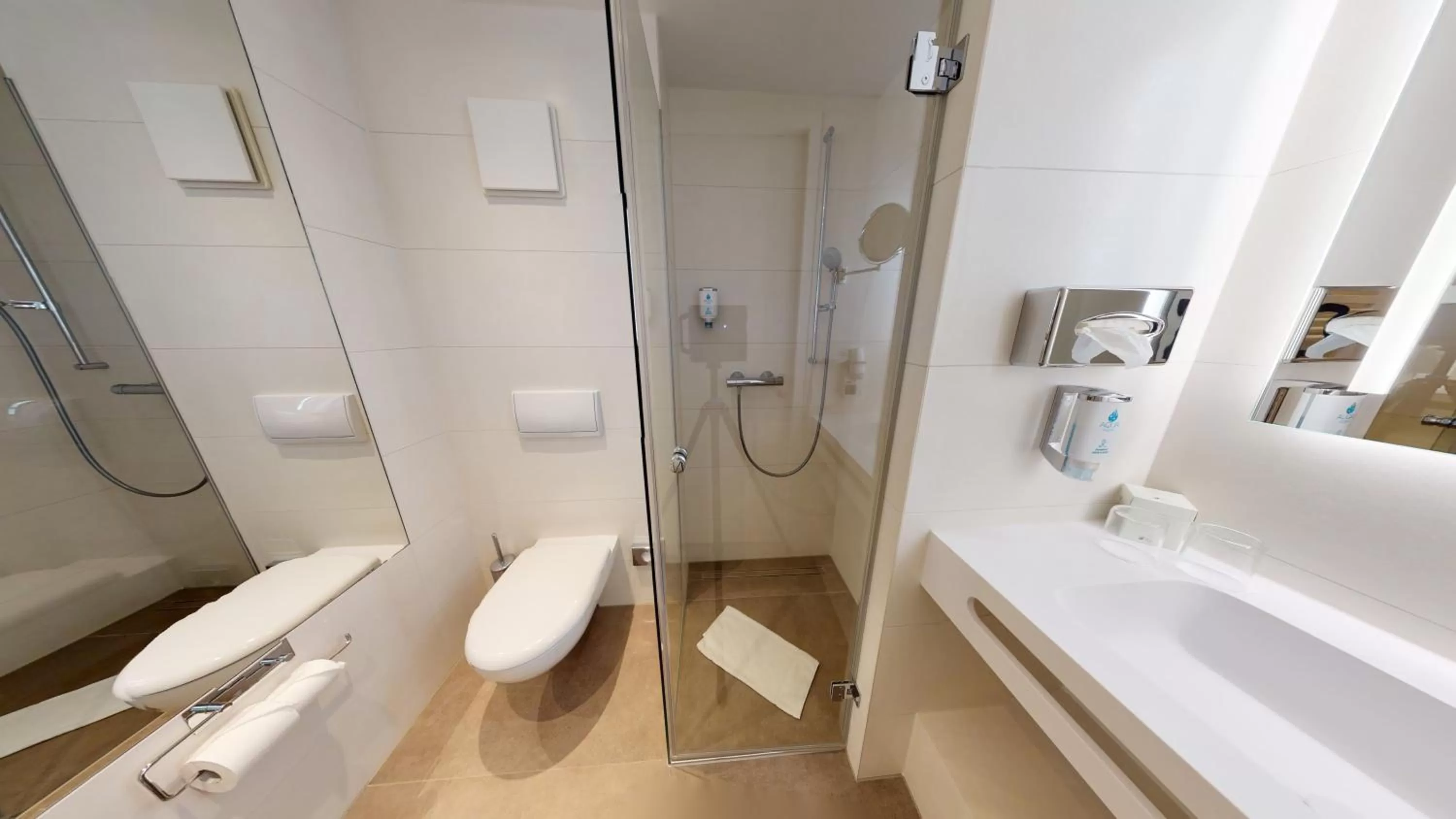 Shower in Kongresshotel Potsdam am Templiner See