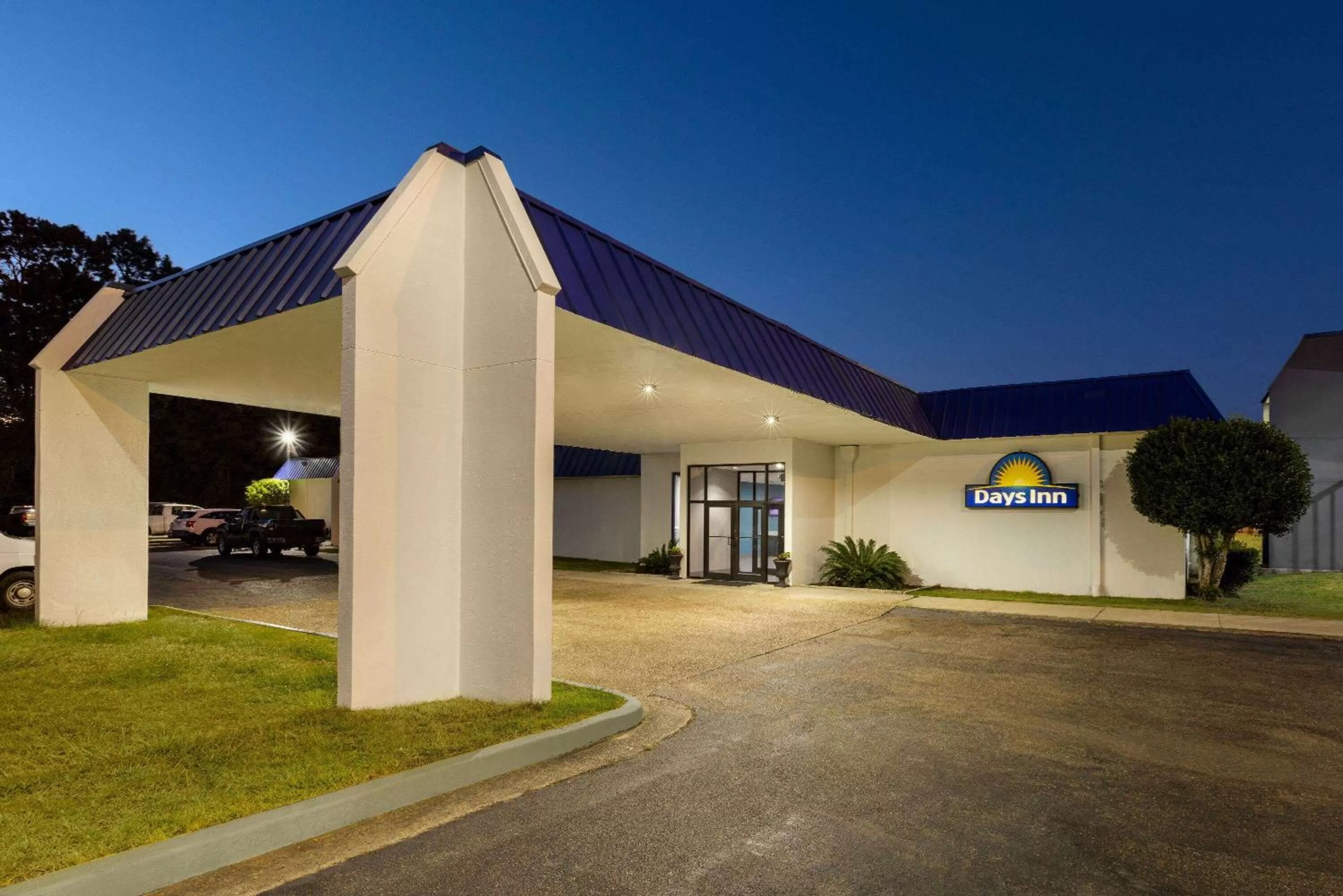 Property building in Days Inn by Wyndham McComb MS