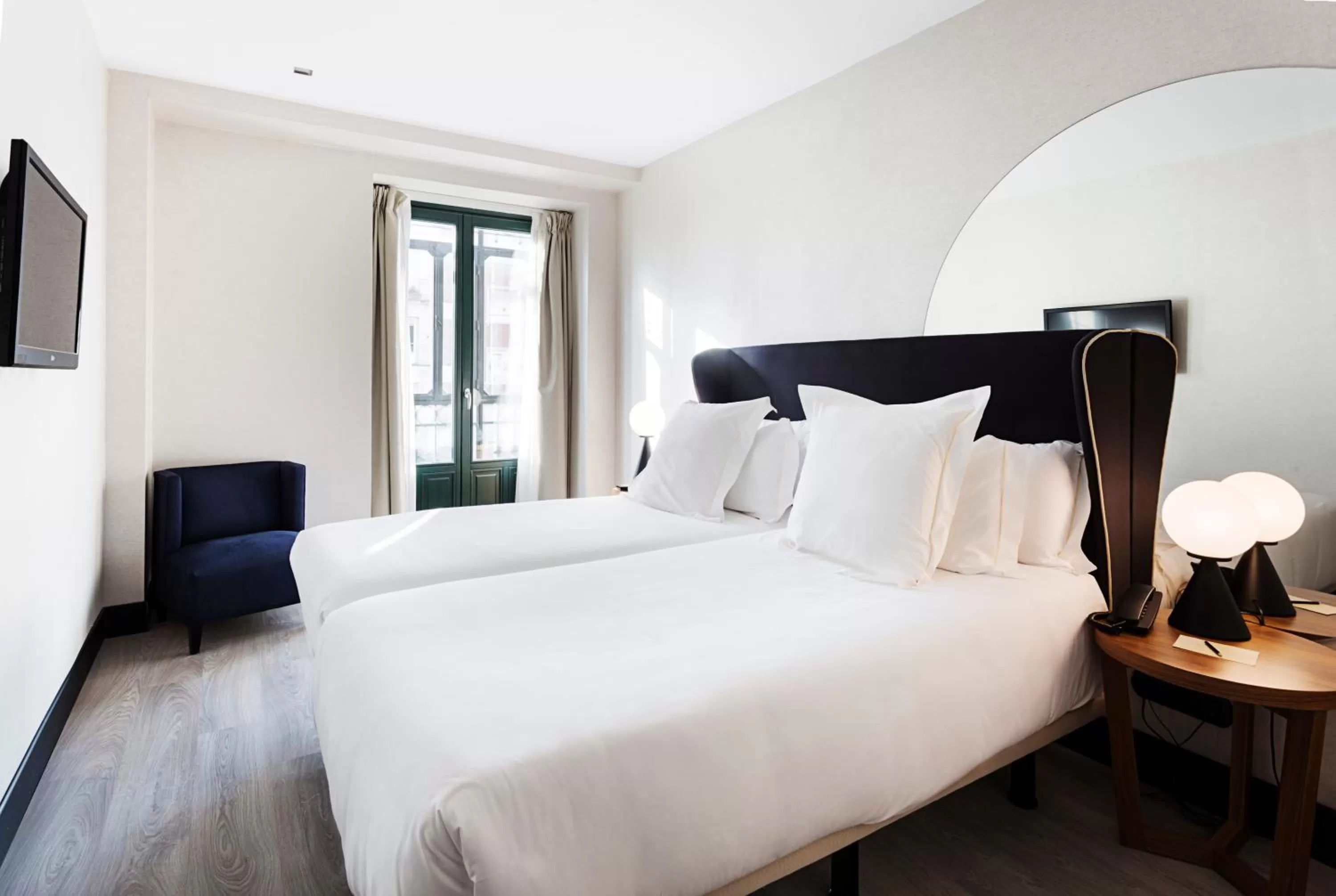 Bed in One Shot Luchana