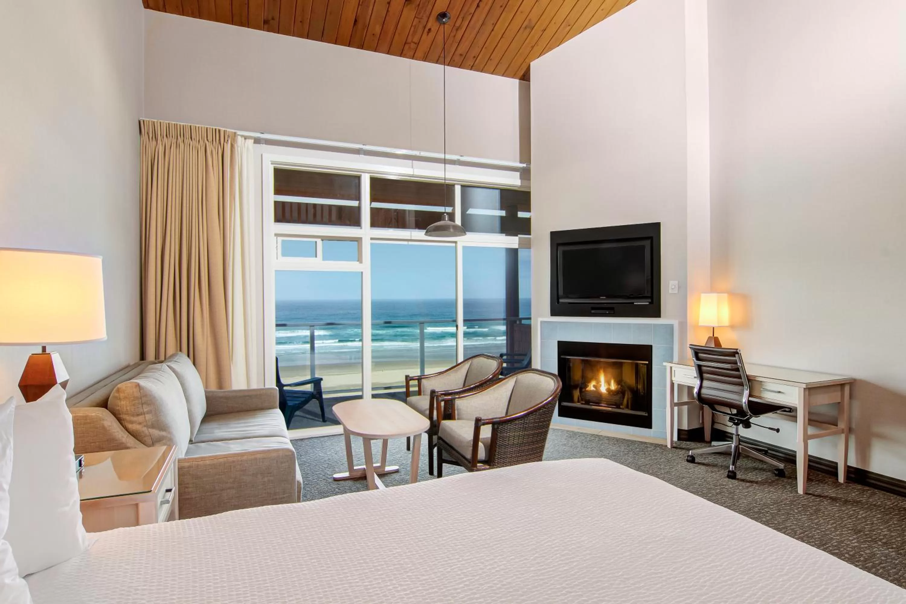 Seating area, Bed in Hallmark Resort - Newport