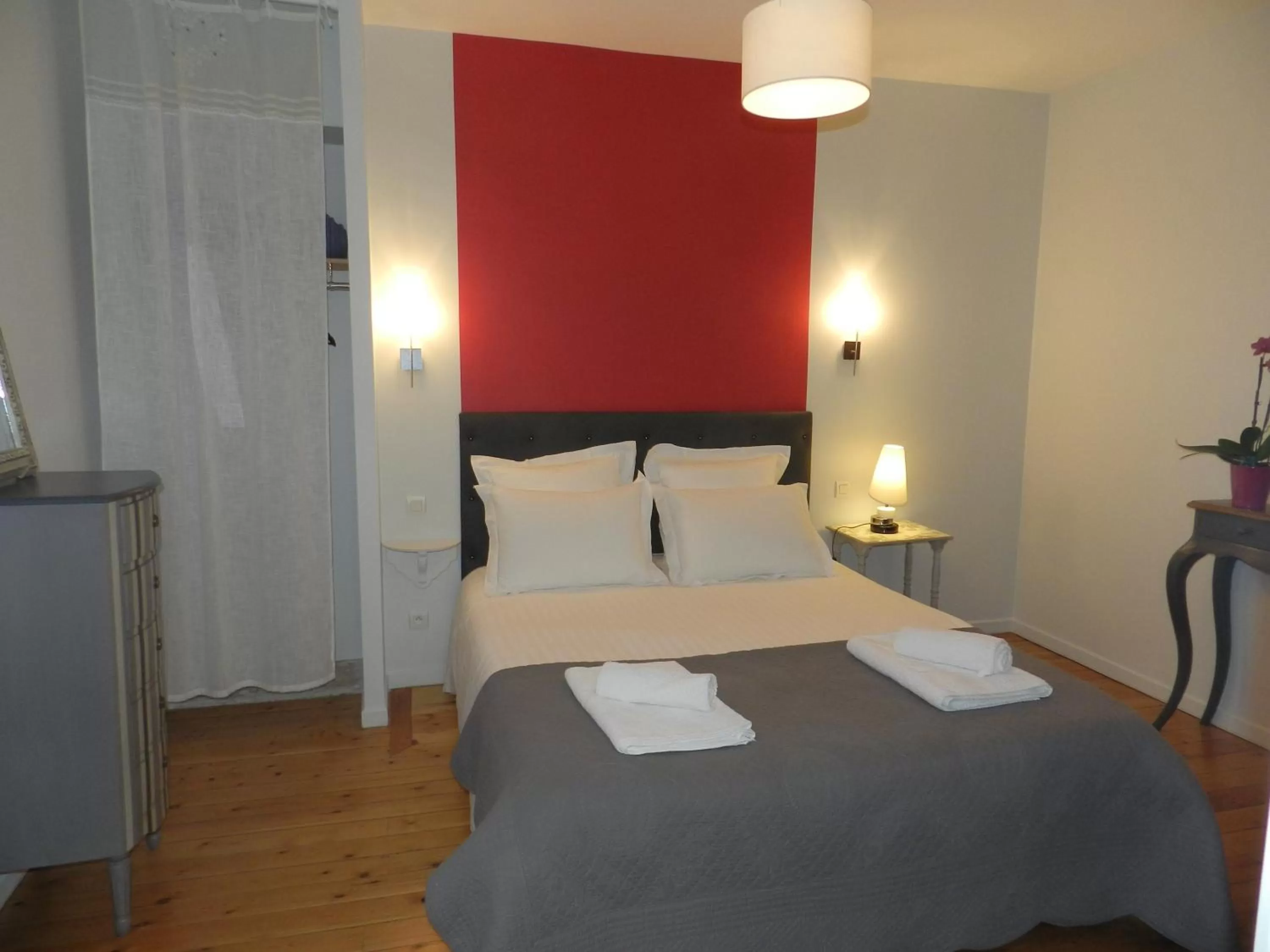 Bedroom, Bed in A la Fleur de Lys