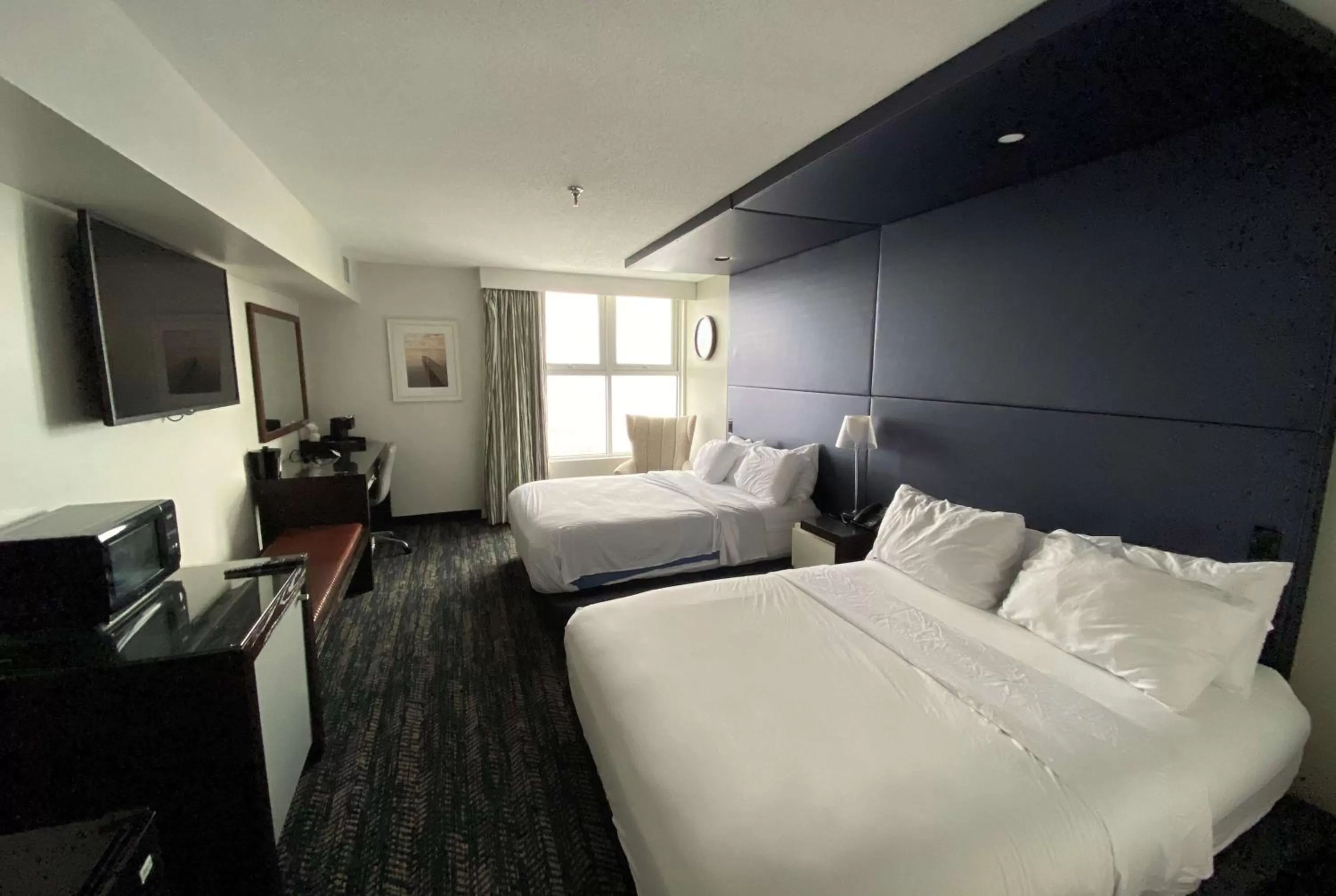 Photo of the whole room, Bed in 41 Lakefront Hotel, Trademark Collection by Wyndham
