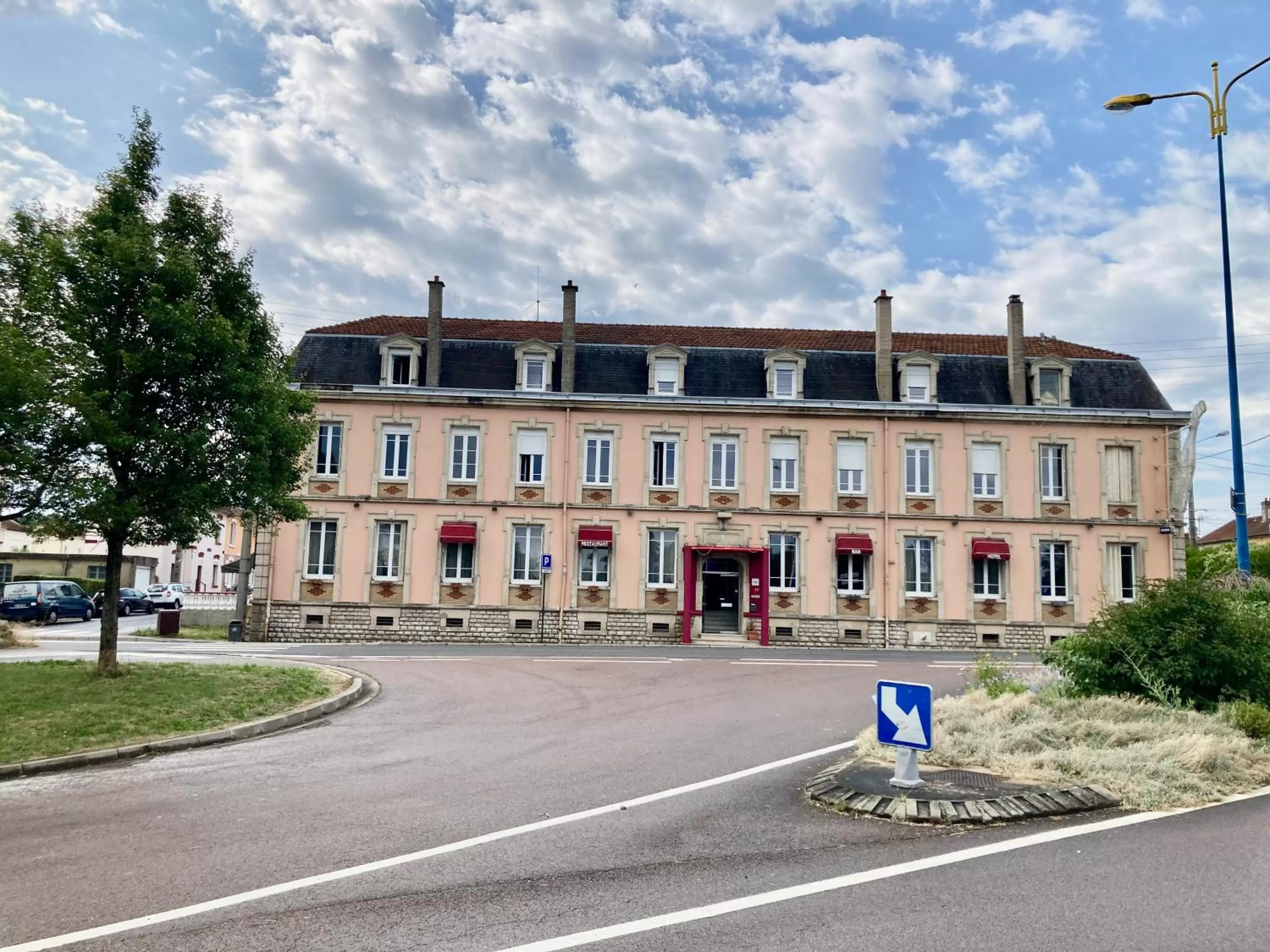 Property building in Hôtel De Champagne