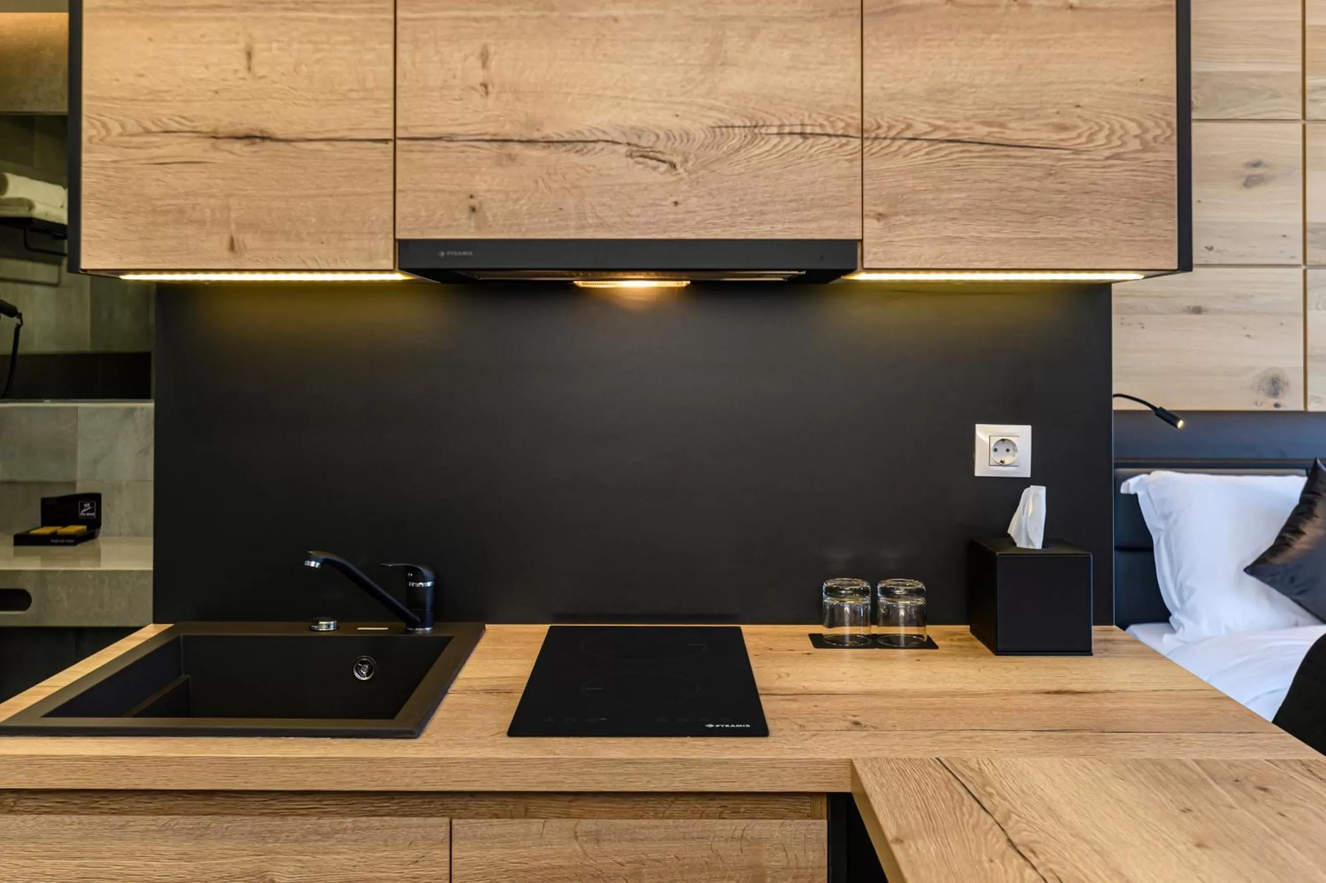 Kitchen or kitchenette in B THE HOTEL