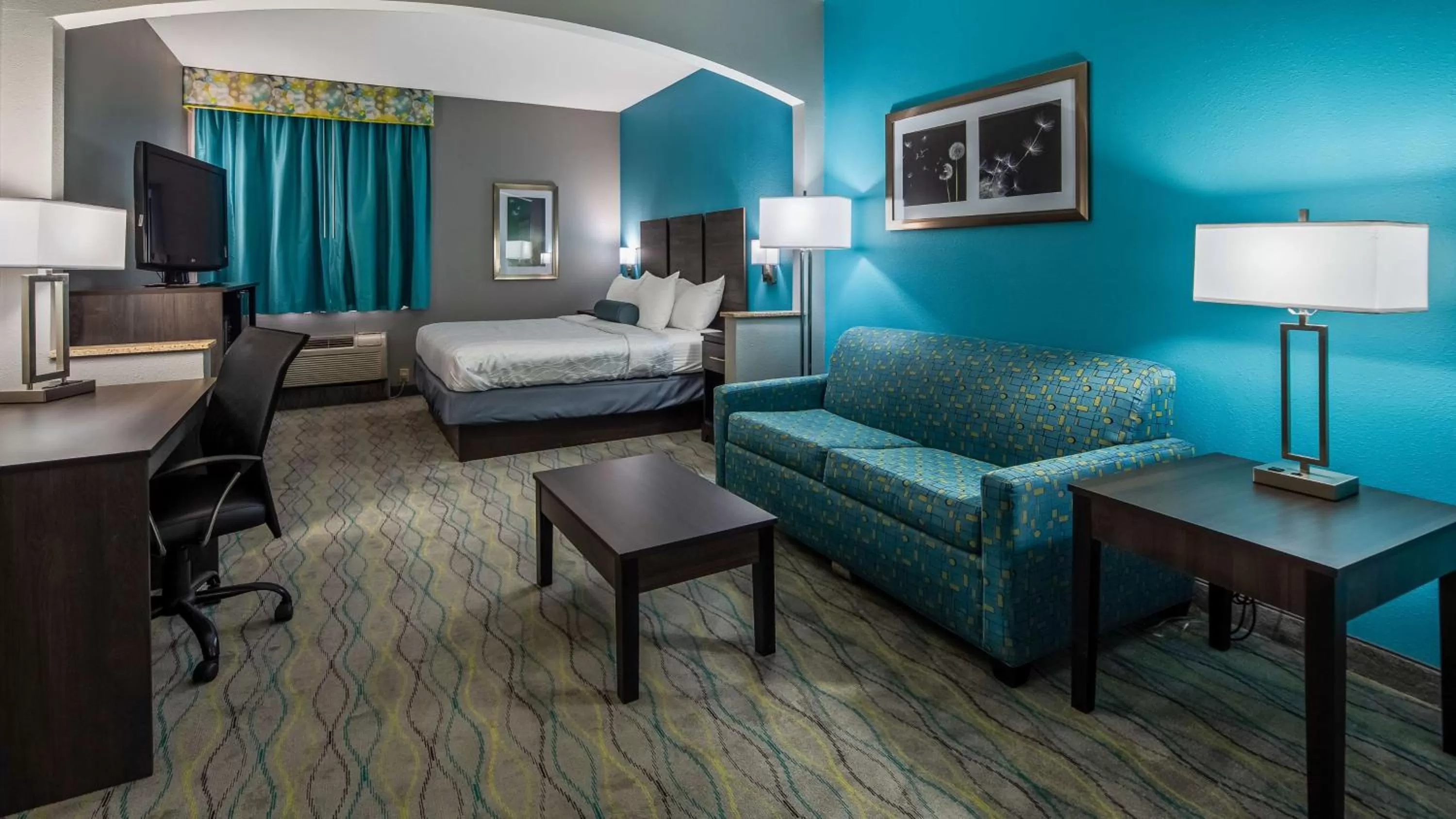 King Suite with Sofa Bed - Disability Access/Non-Smoking in Best Western Executive Inn