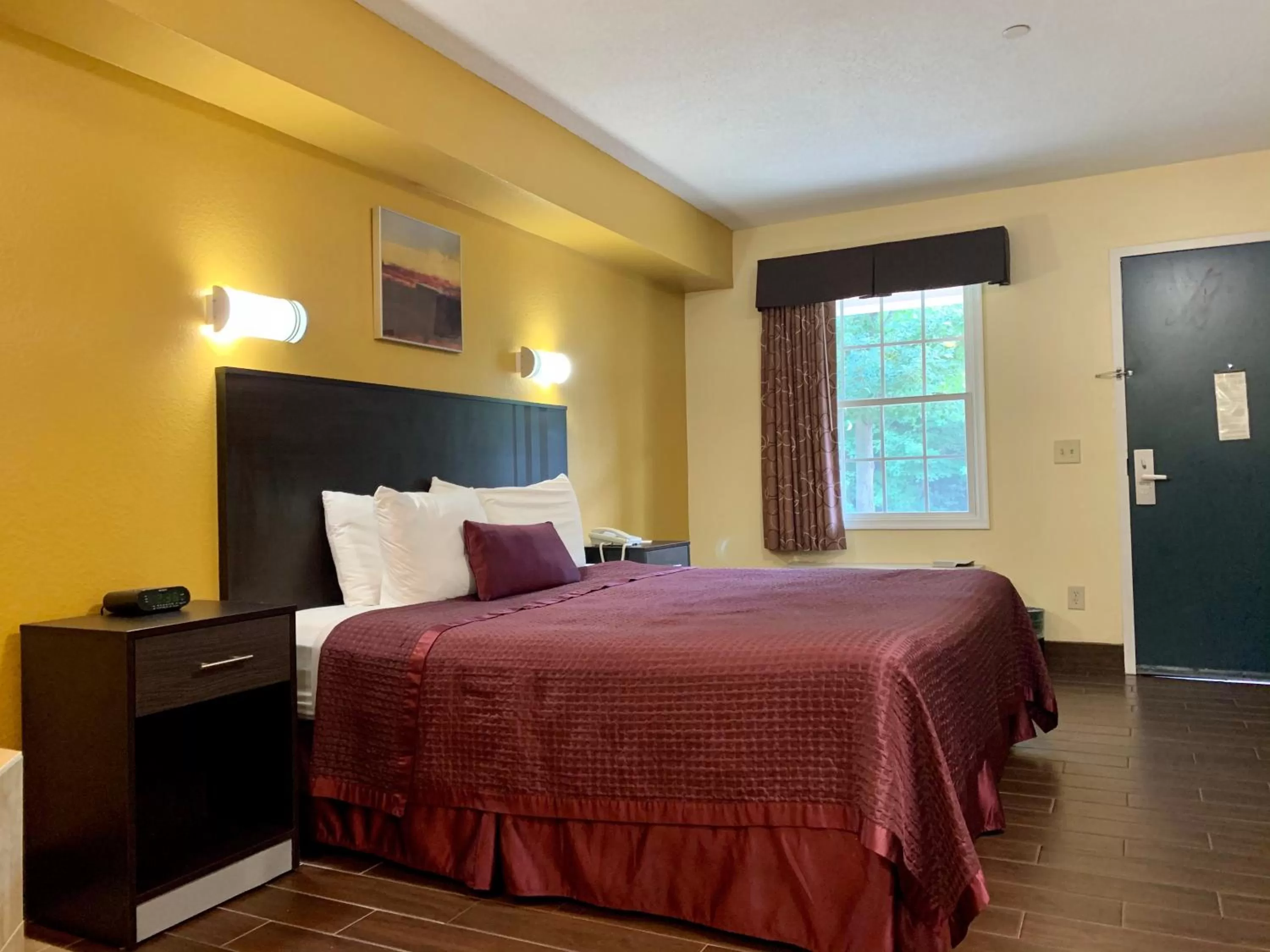 Bed in Executive Inn & Suites Upper Marlboro