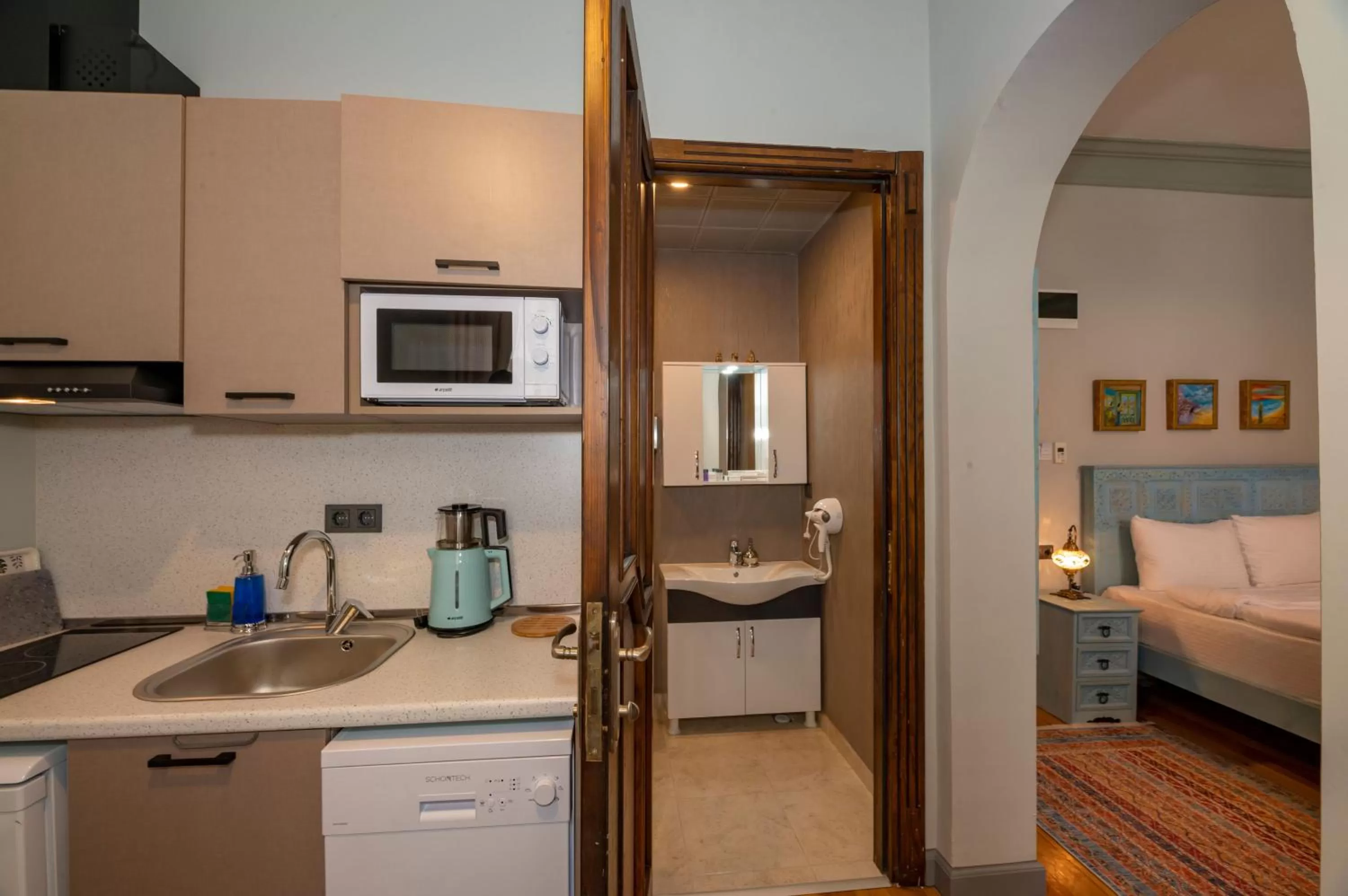 Kitchen or kitchenette, Bed in O'Pera Okanlı Suites