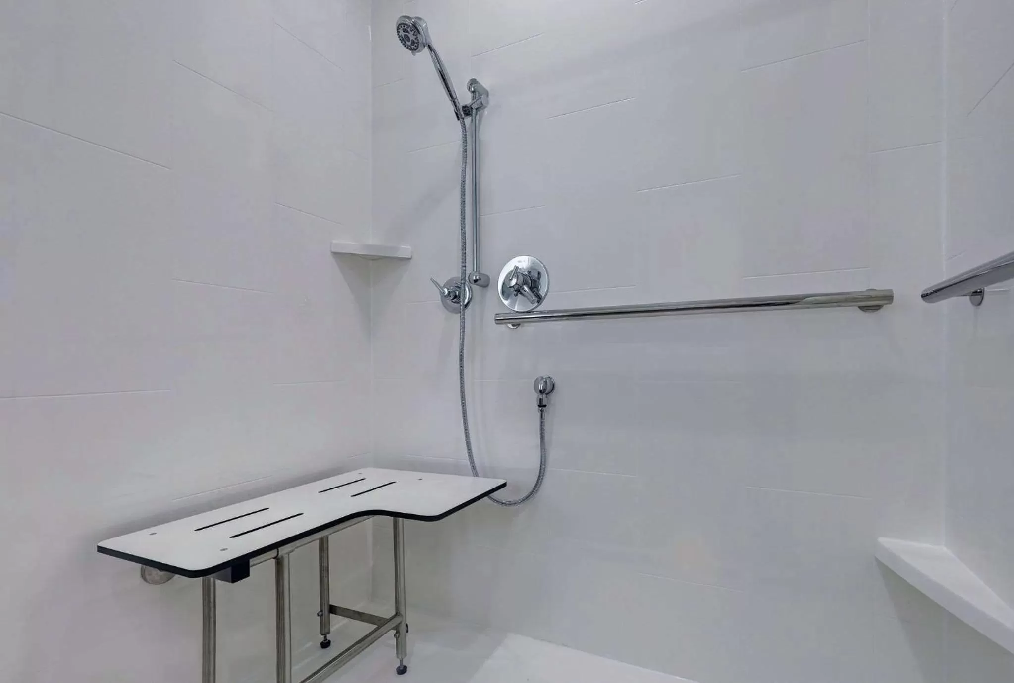 Bathroom in Hampton Inn Patterson, Ca