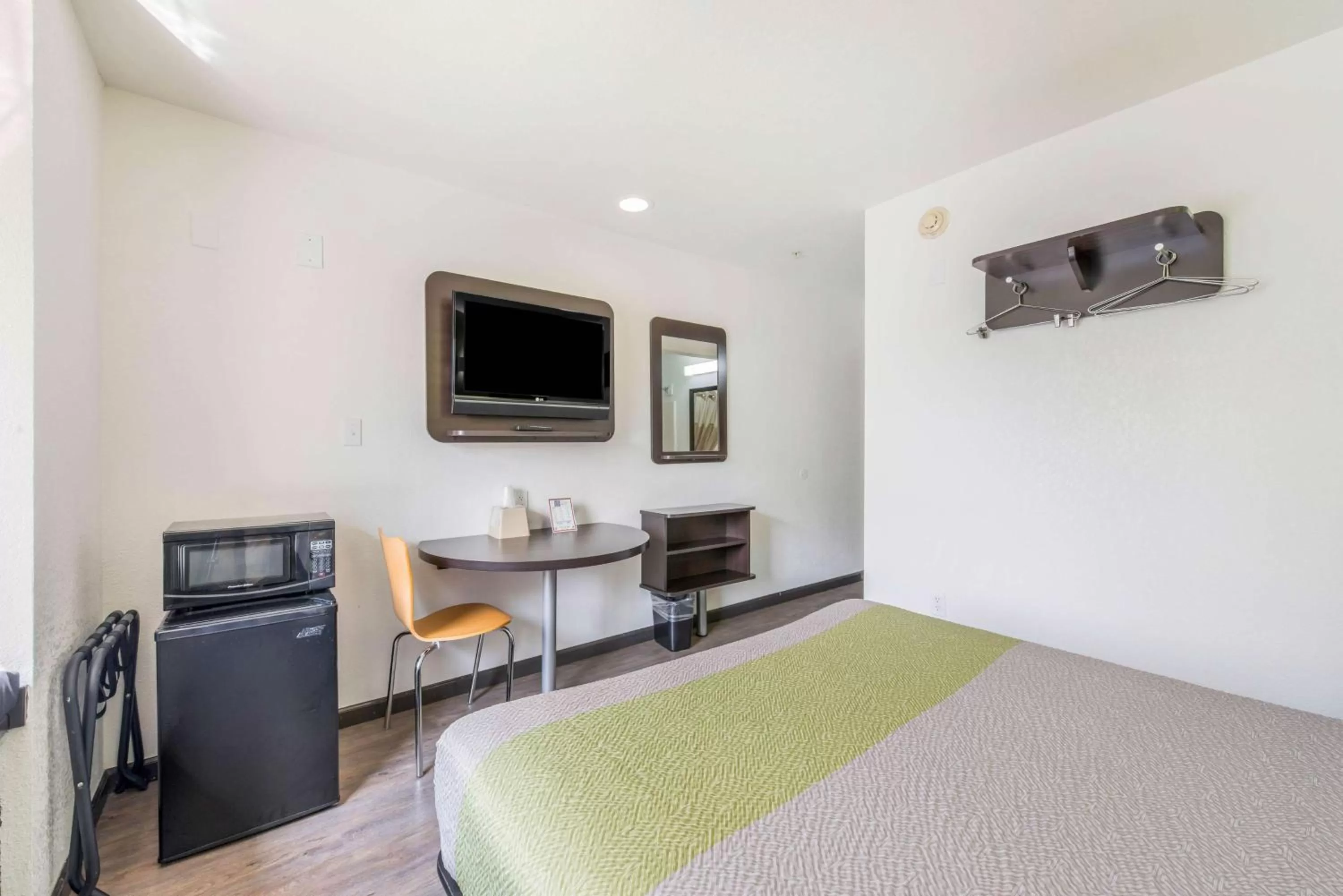 Bedroom, Bed in Motel 6-Gastonia Charlotte I-85