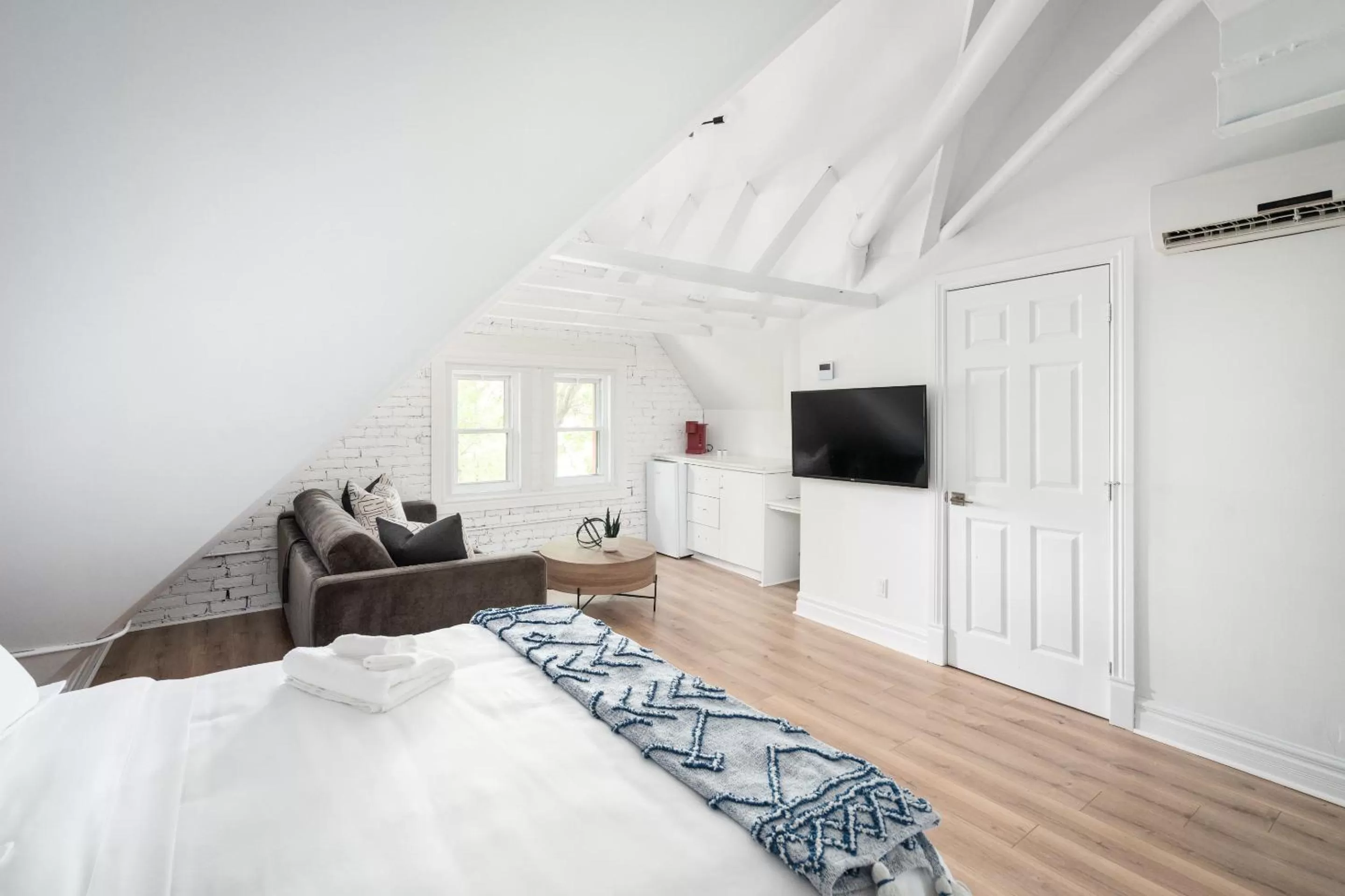 TV/Entertainment Center in Le Penfield Par Nomade MTL