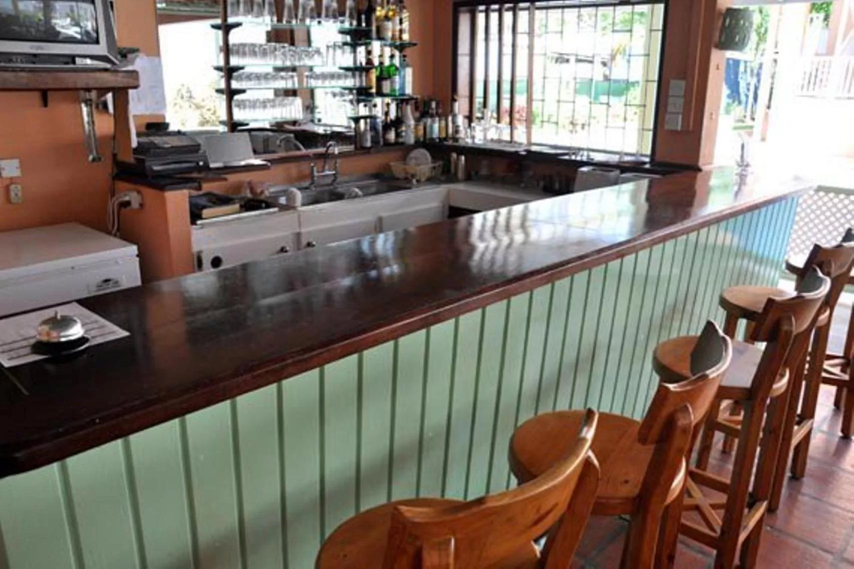 Restaurant/places to eat in Worthing Court Apartment Hotel