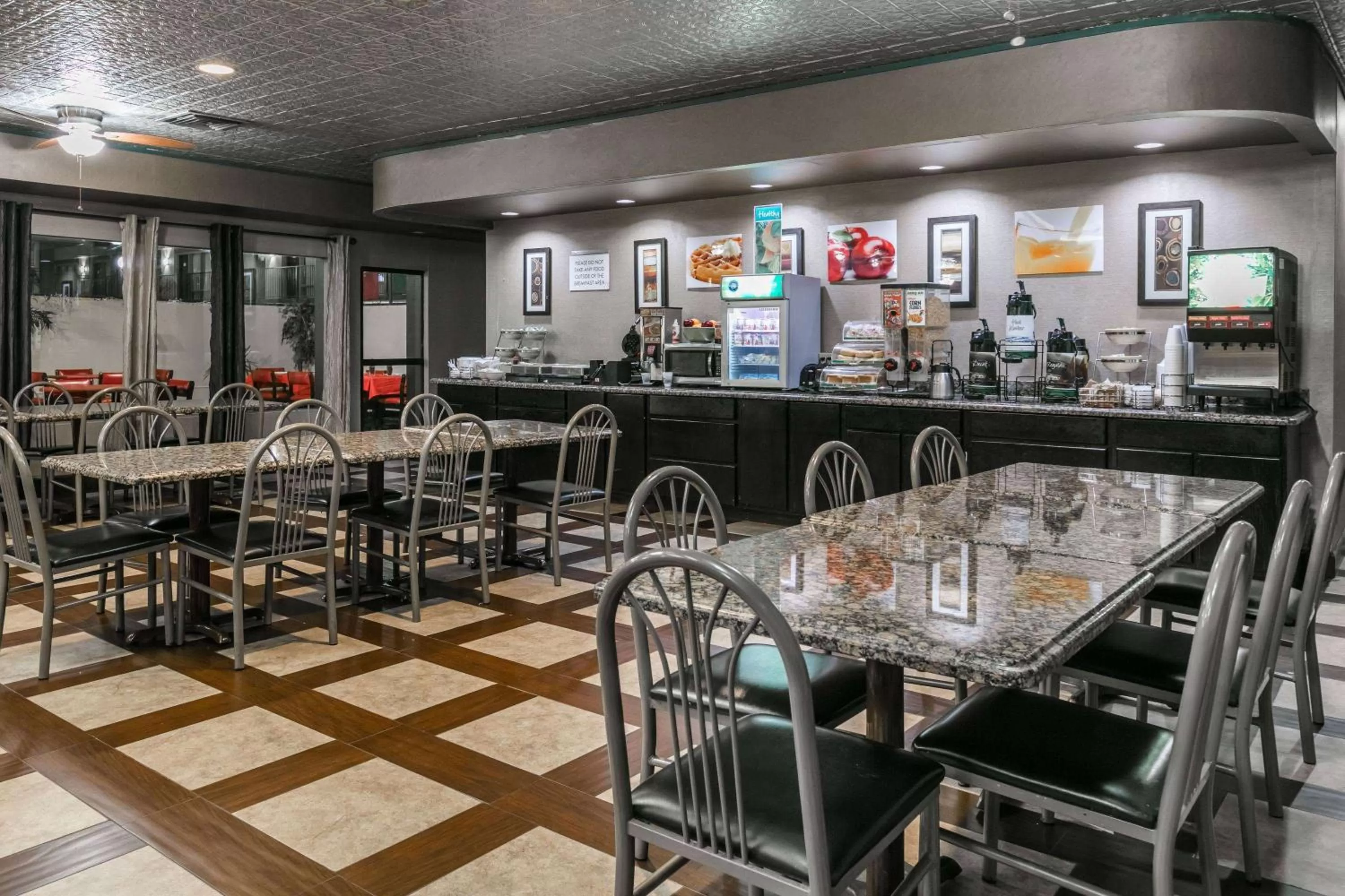 Restaurant/places to eat in Ramada by Wyndham Odessa Near University of Texas Permian