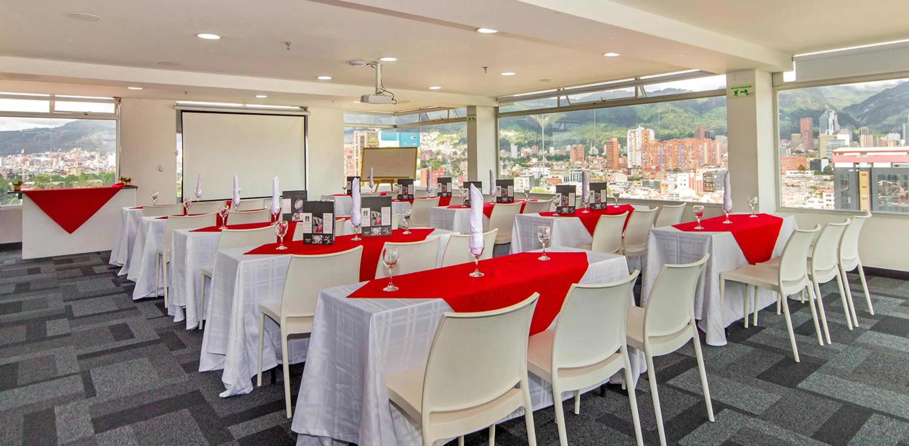 Meeting/conference room in Hotel American Visa Tower