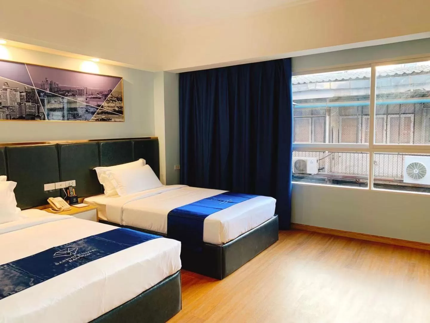 Photo of the whole room, Bed in Sapphire Hotel Silom Bangkok