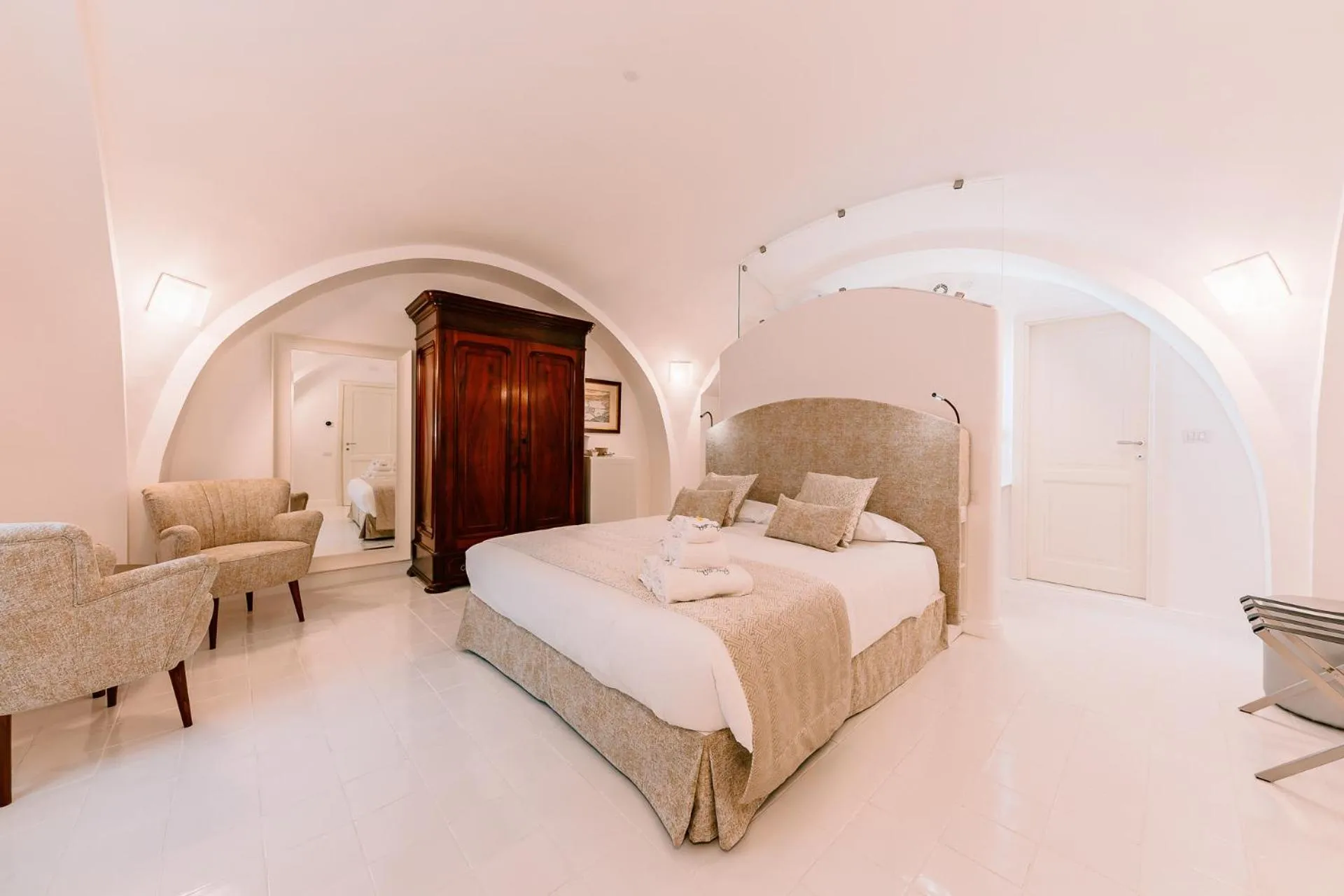 Bed in Antica Rheginna Luxury Room