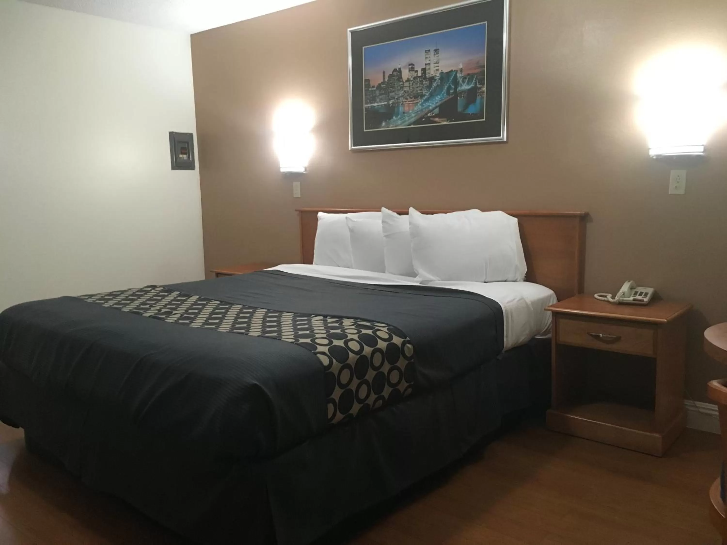 Bed in Americas Best Value Inn Beaumont California