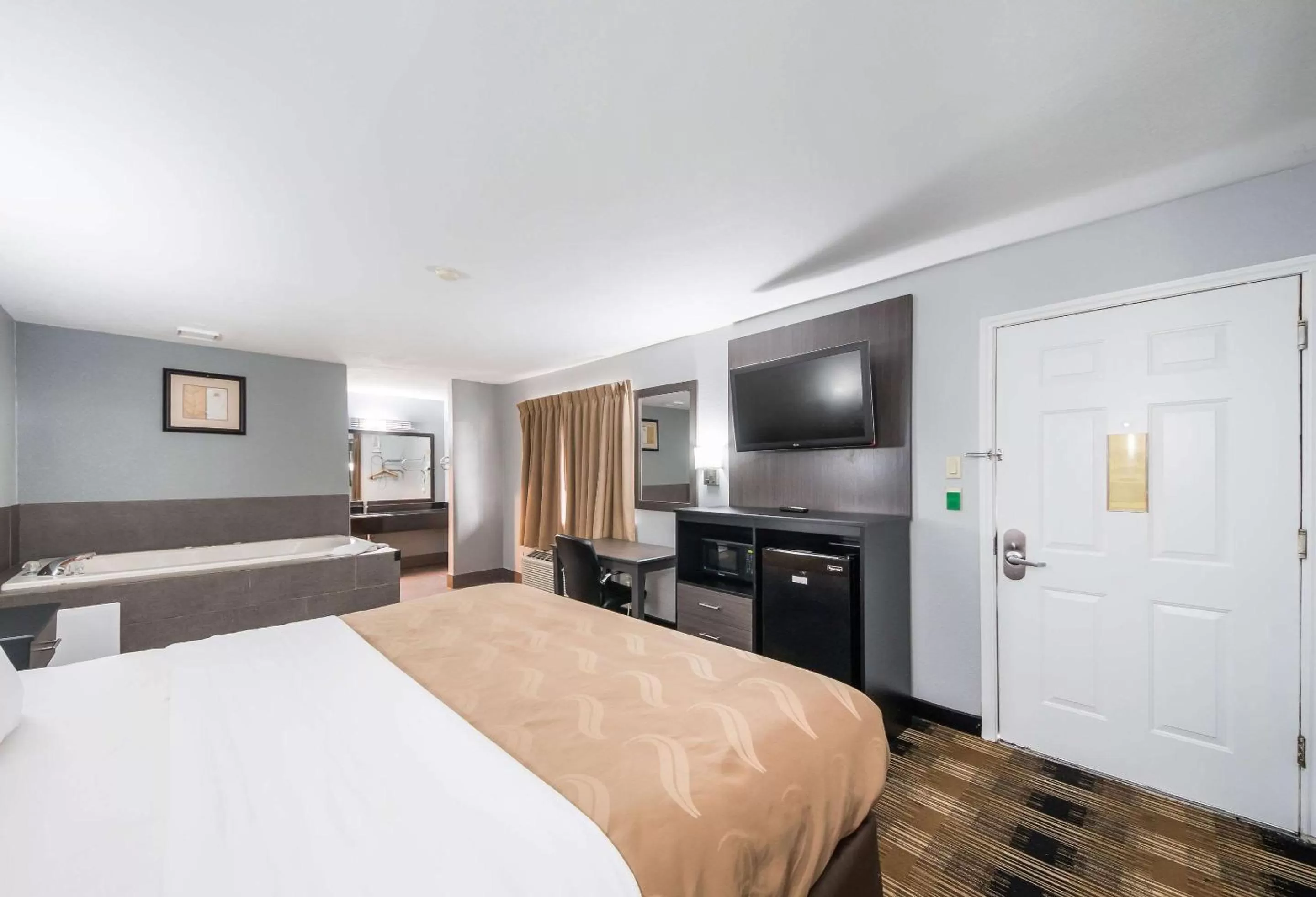 Photo of the whole room in Quality Inn Medical Center