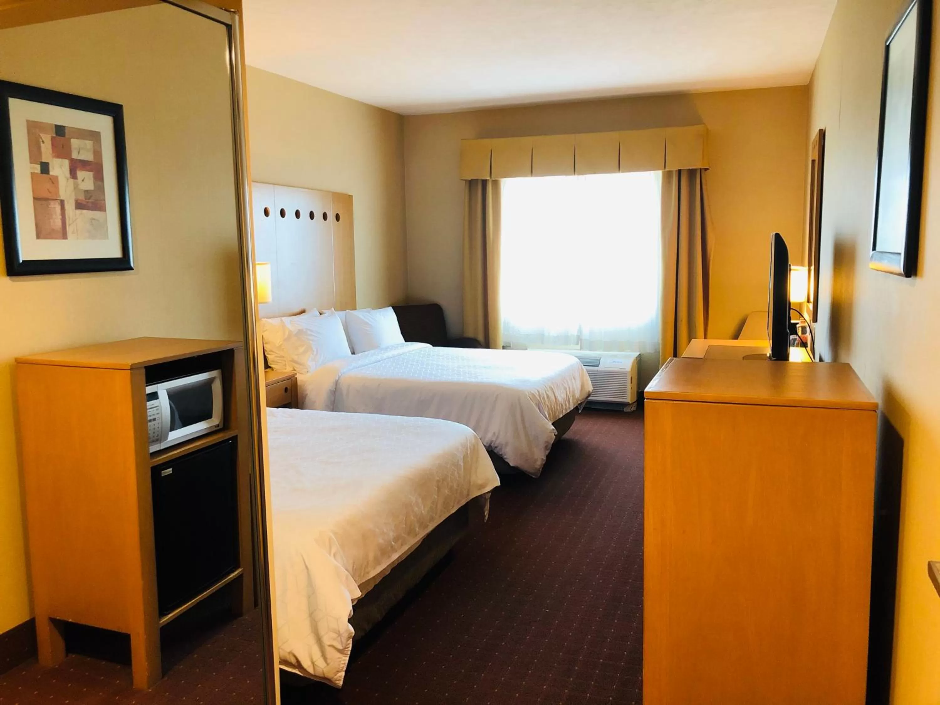 Photo of the whole room, Bed in Holiday Inn Express Saltillo Zona Aeropuerto by IHG