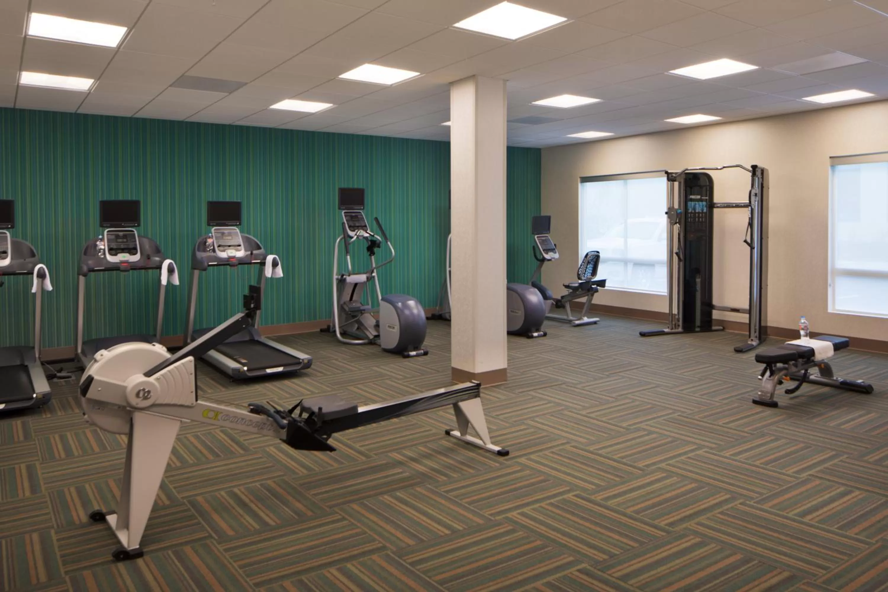 Fitness centre/facilities in Holiday Inn Express & Suites - Portland Airport - Cascade Stn by IHG