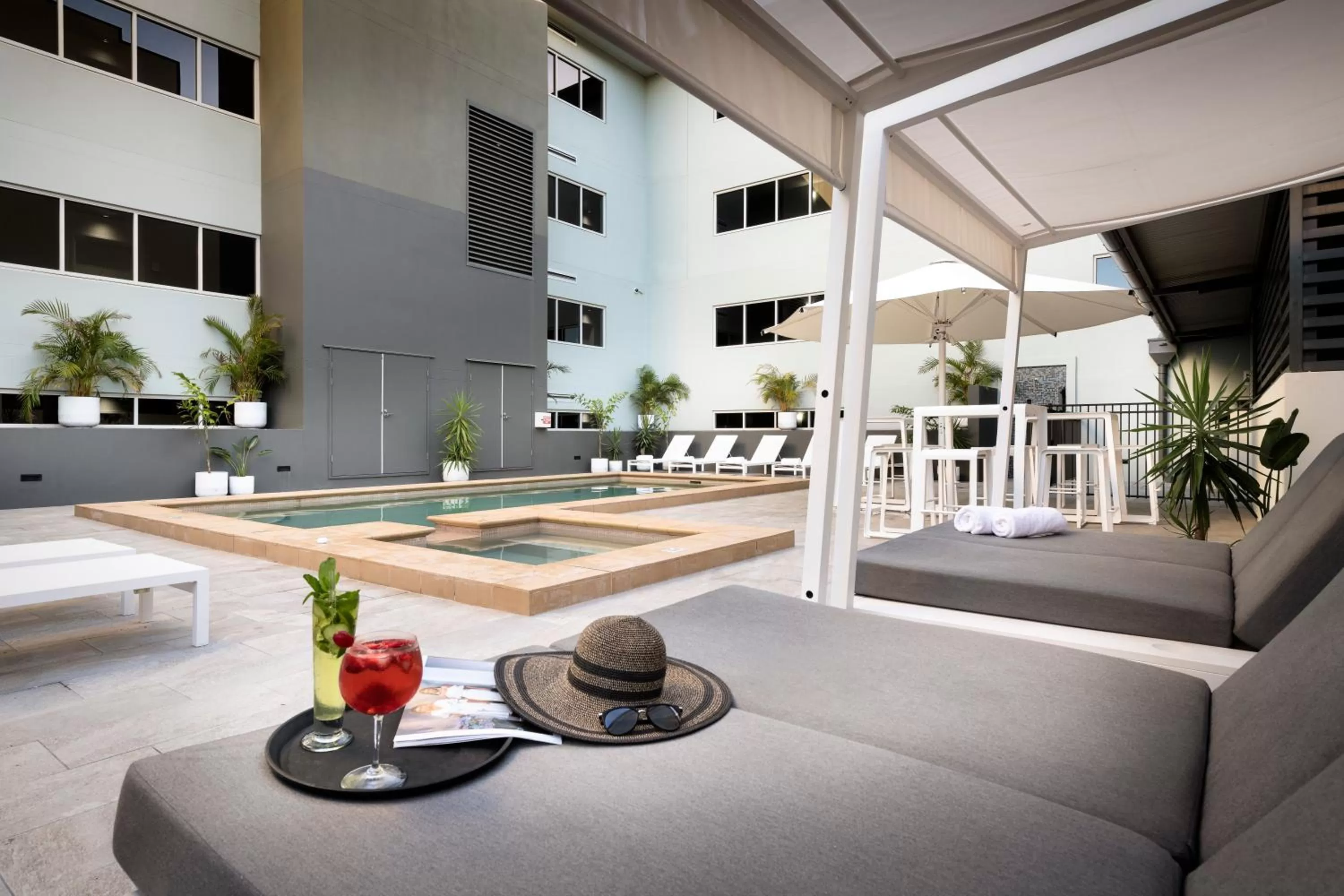 Swimming pool in Grand Hotel and Apartments Townsville