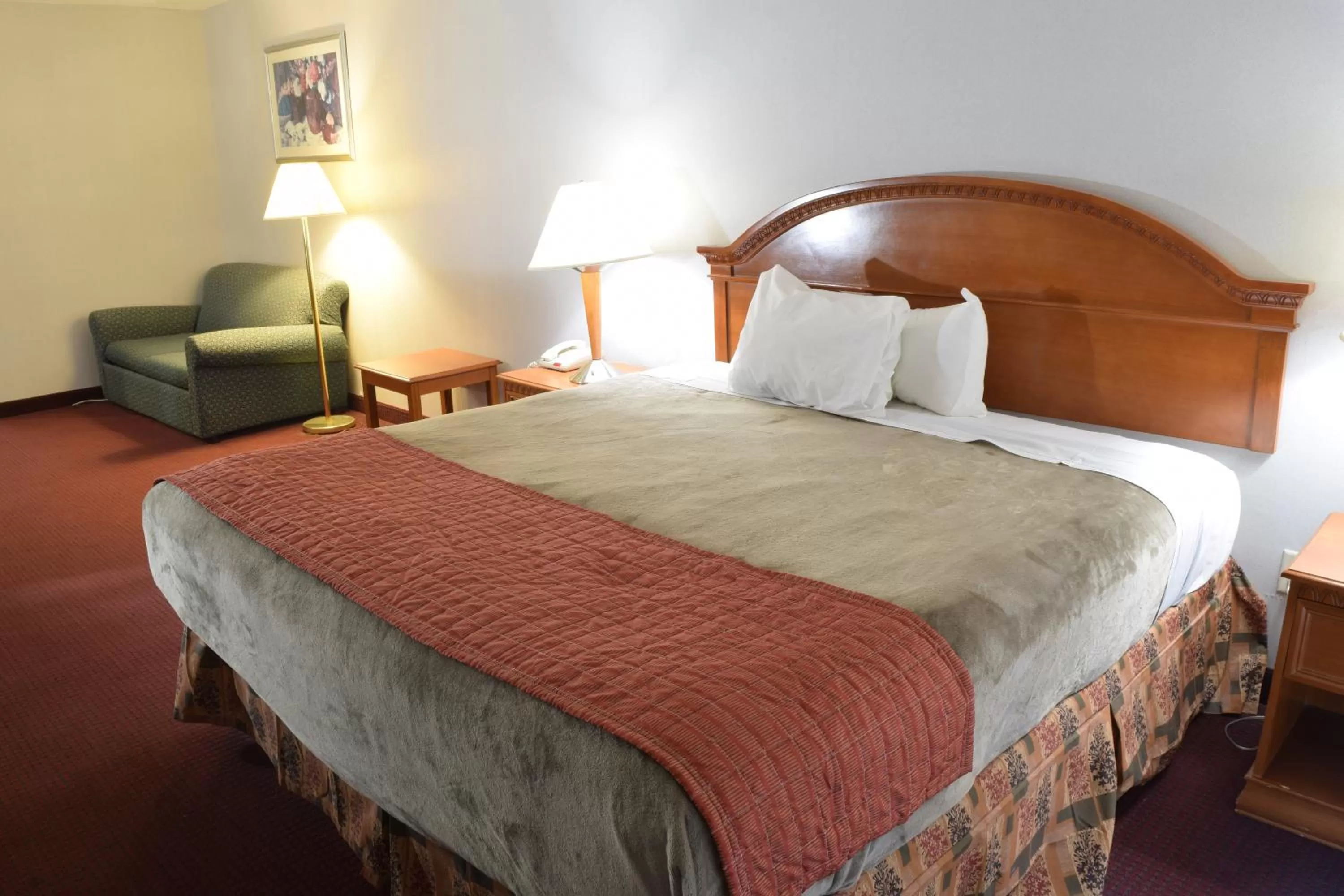 Bed in Rodeway Inn & Suites New Paltz - Hudson Valley
