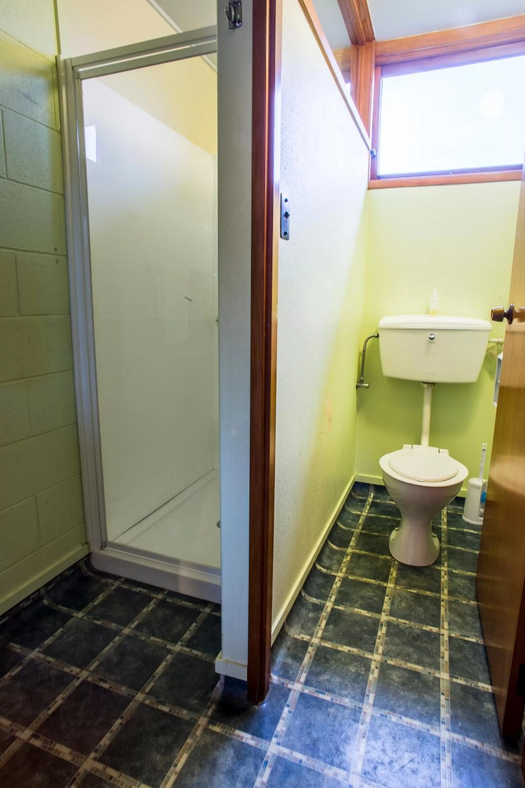 Bathroom in Elmore Lodge Motel