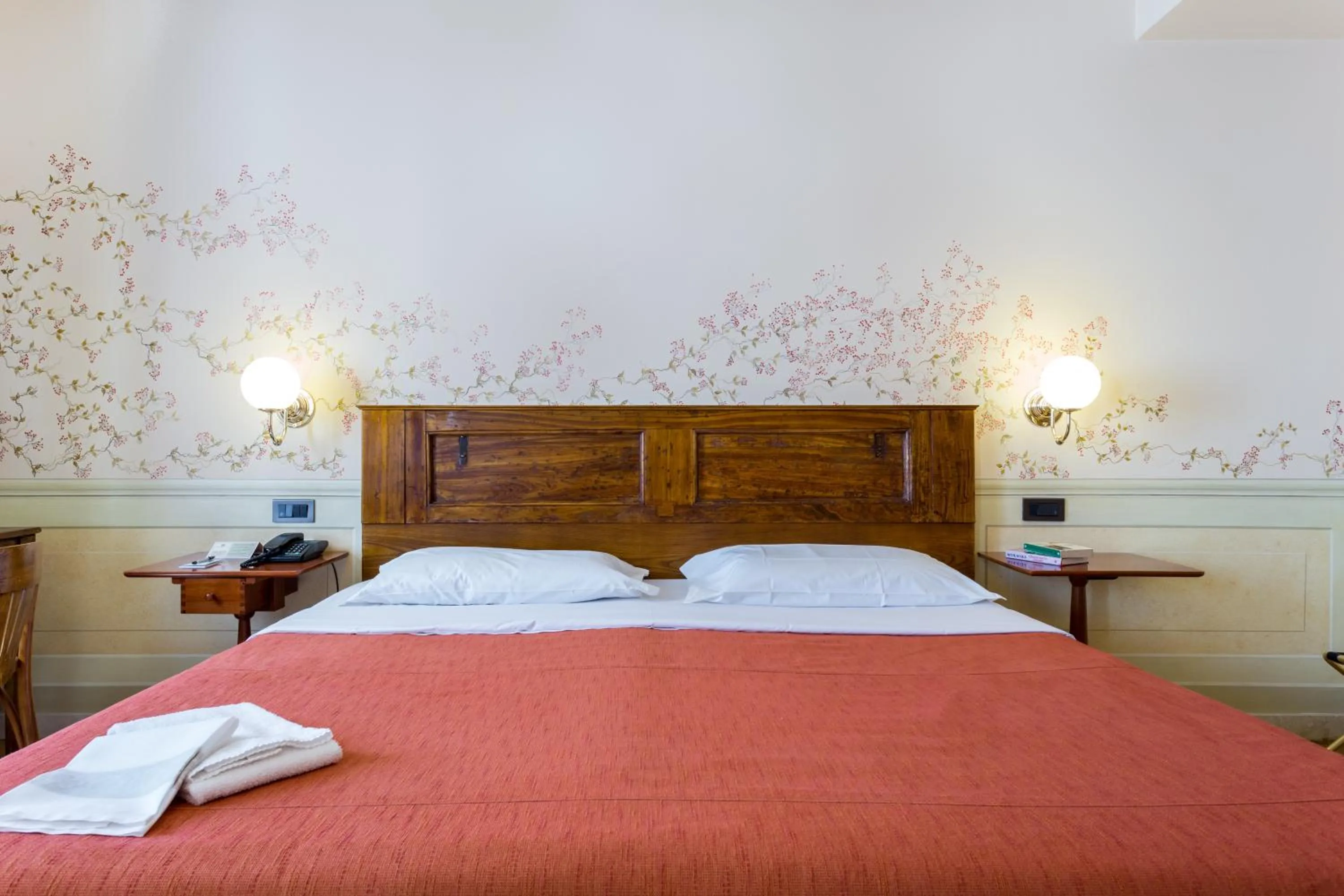Bed in Hotel San Luca