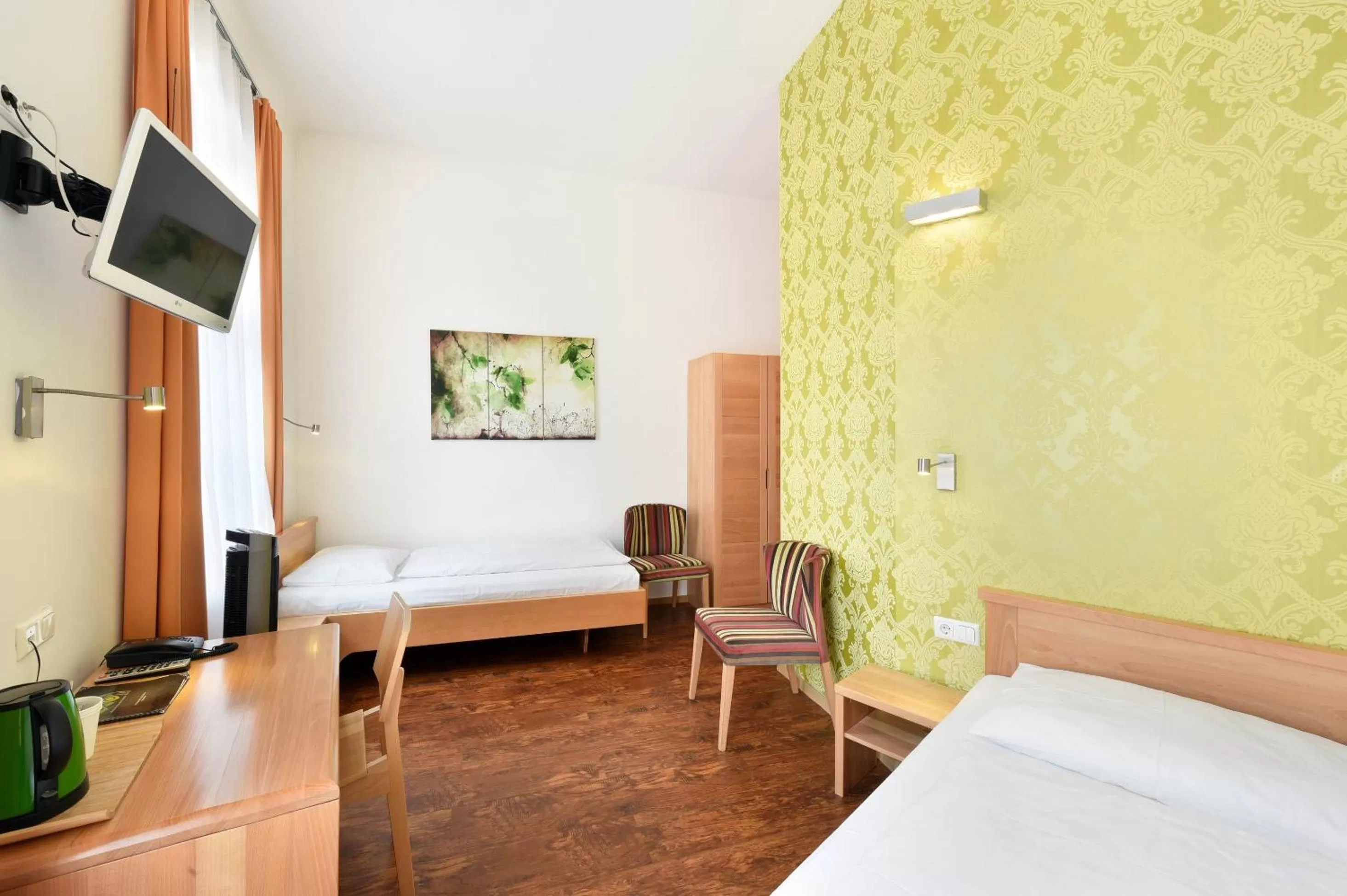 Photo of the whole room, Bed in Hotel Mocca