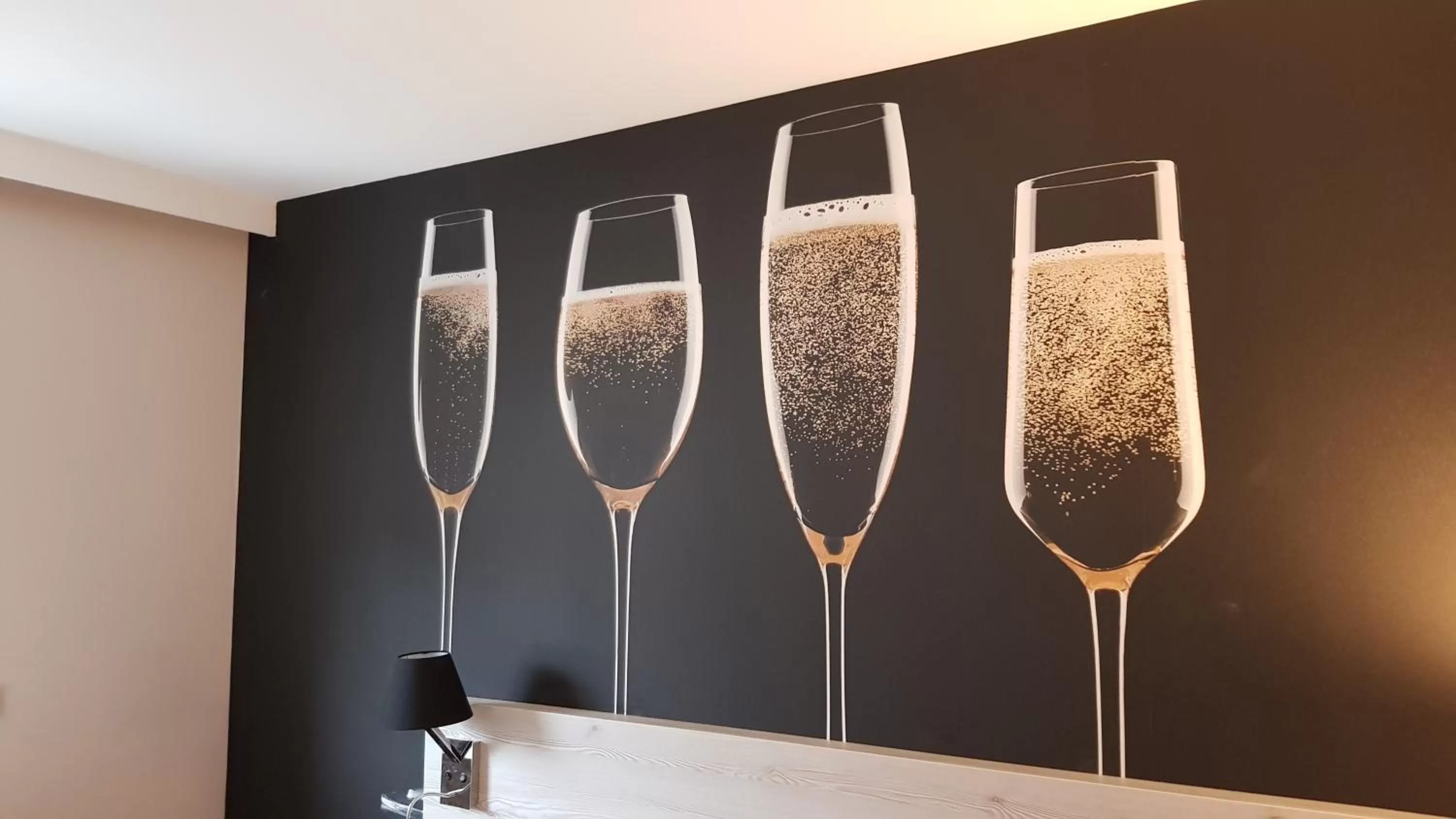 Photo of the whole room in Hotel de Champagne