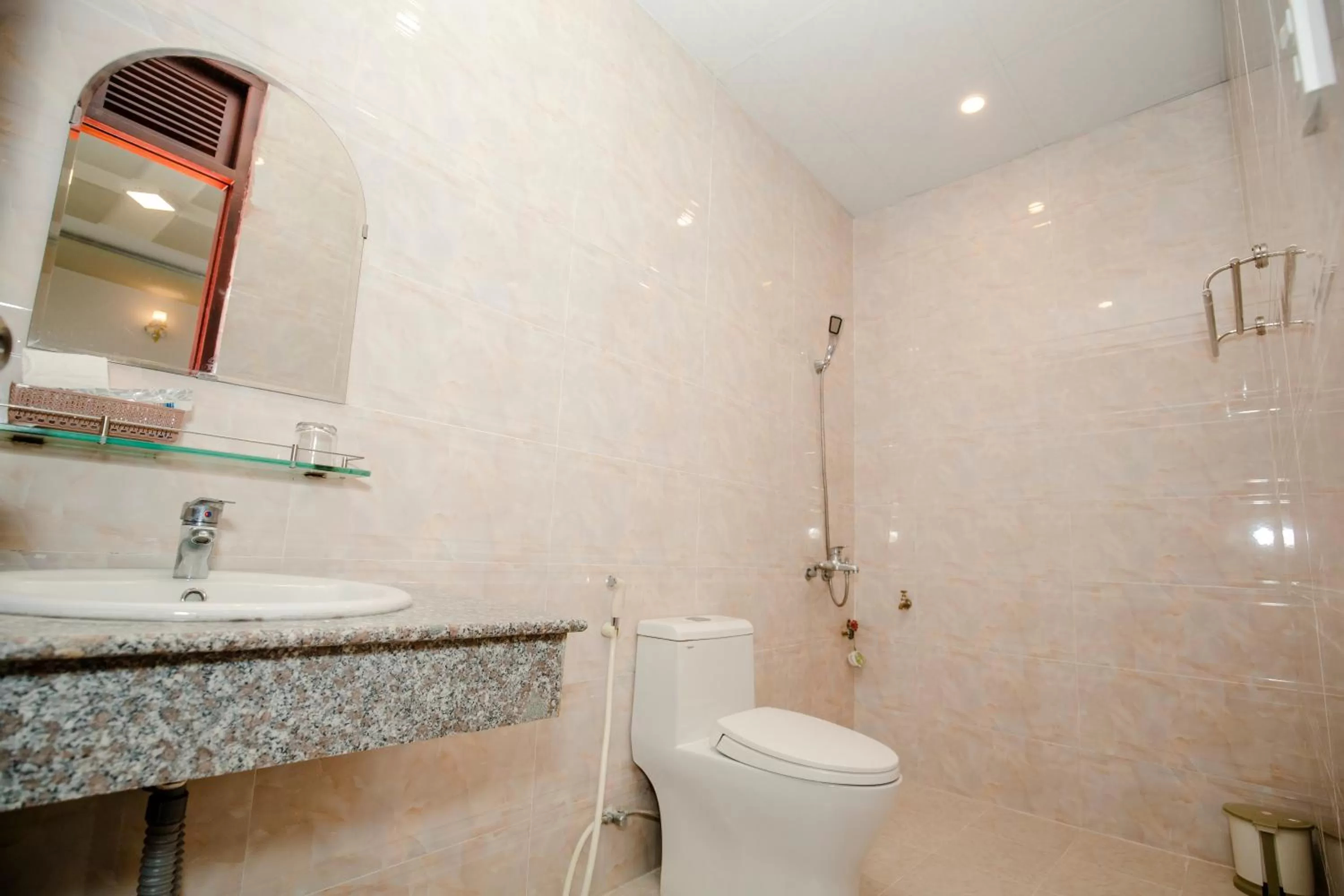 Bathroom in Conico Đà Lạt Hotel