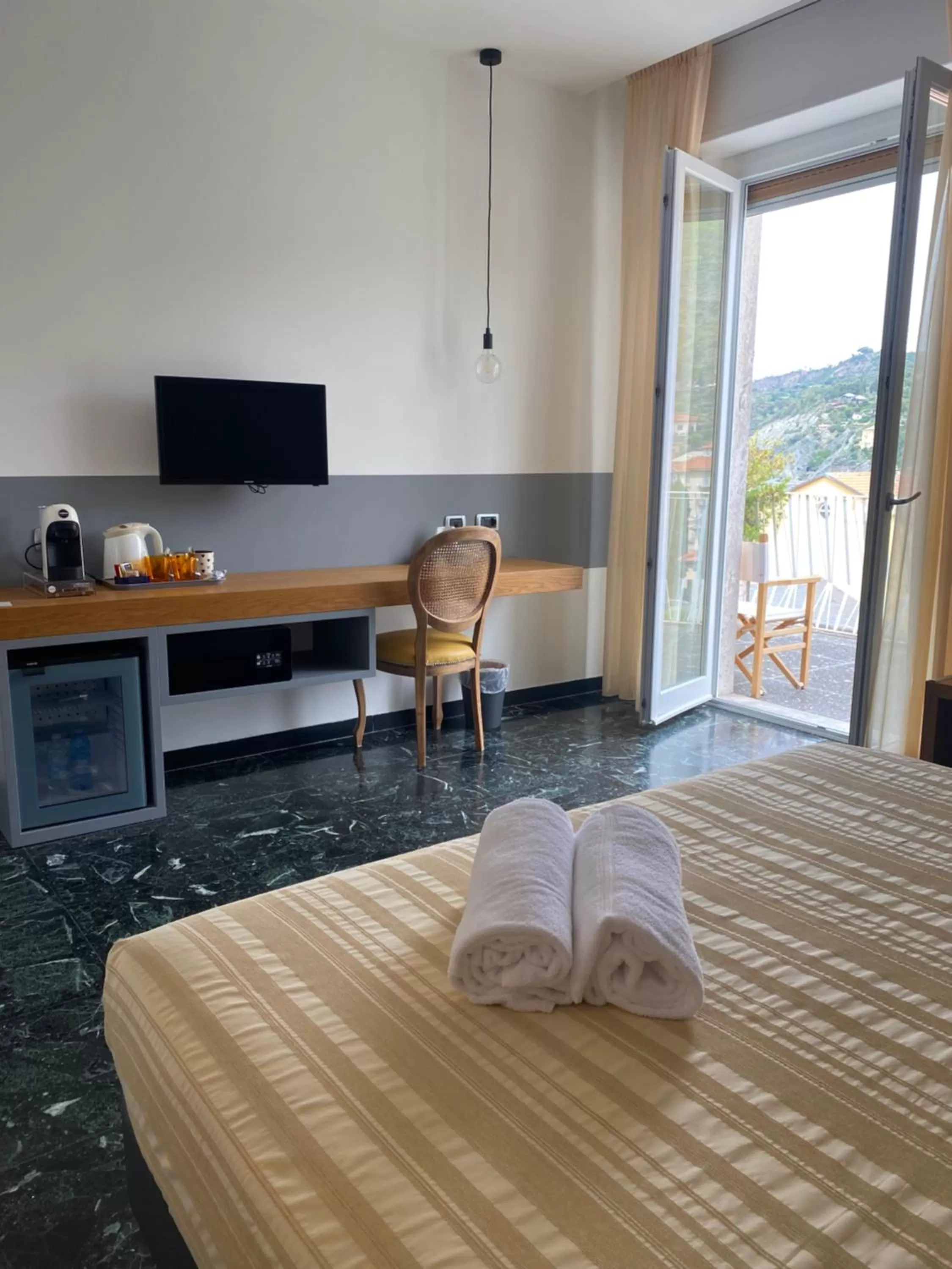 Bedroom, Bed in Hotel Garden