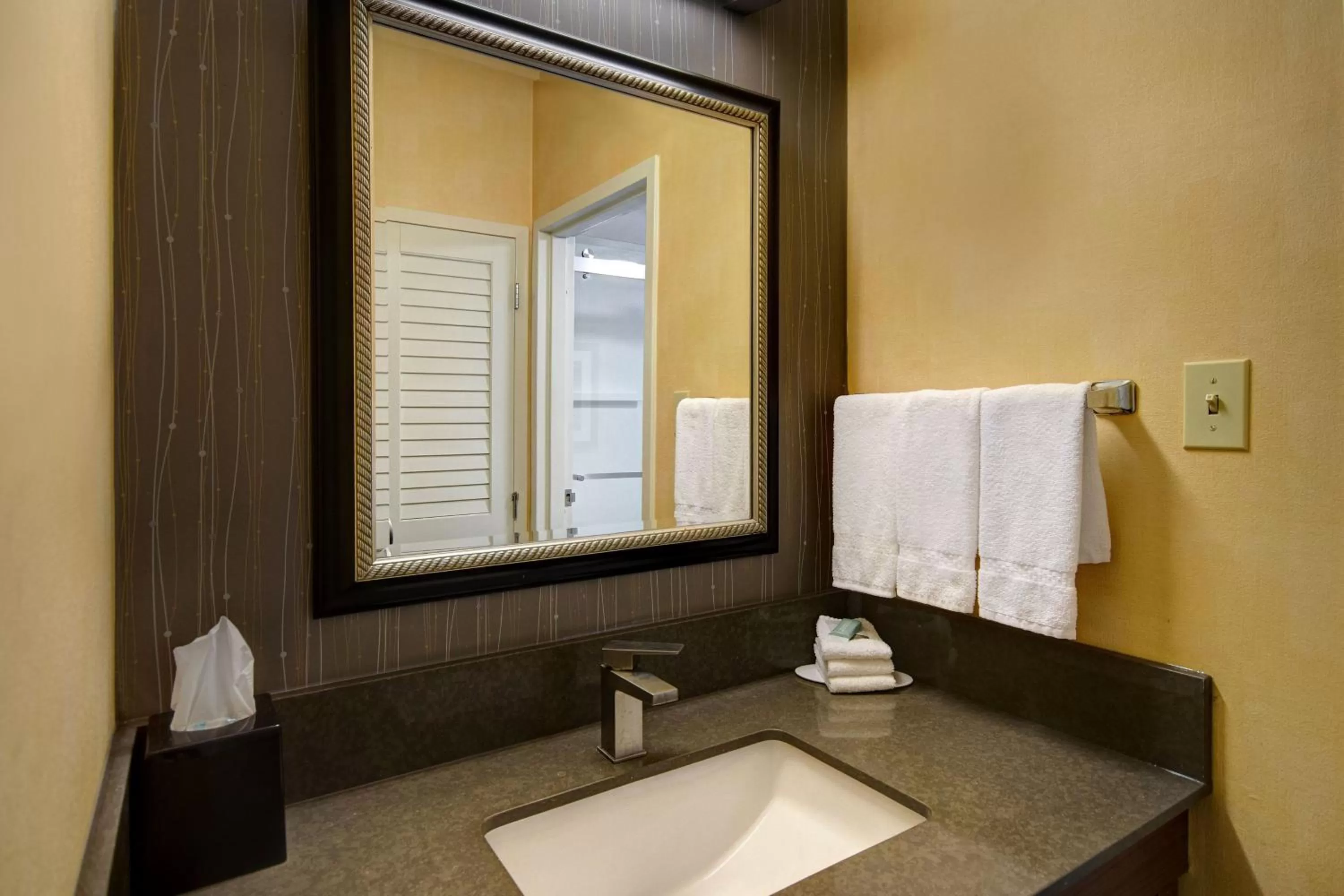 Bathroom in Courtyard Columbus Dublin