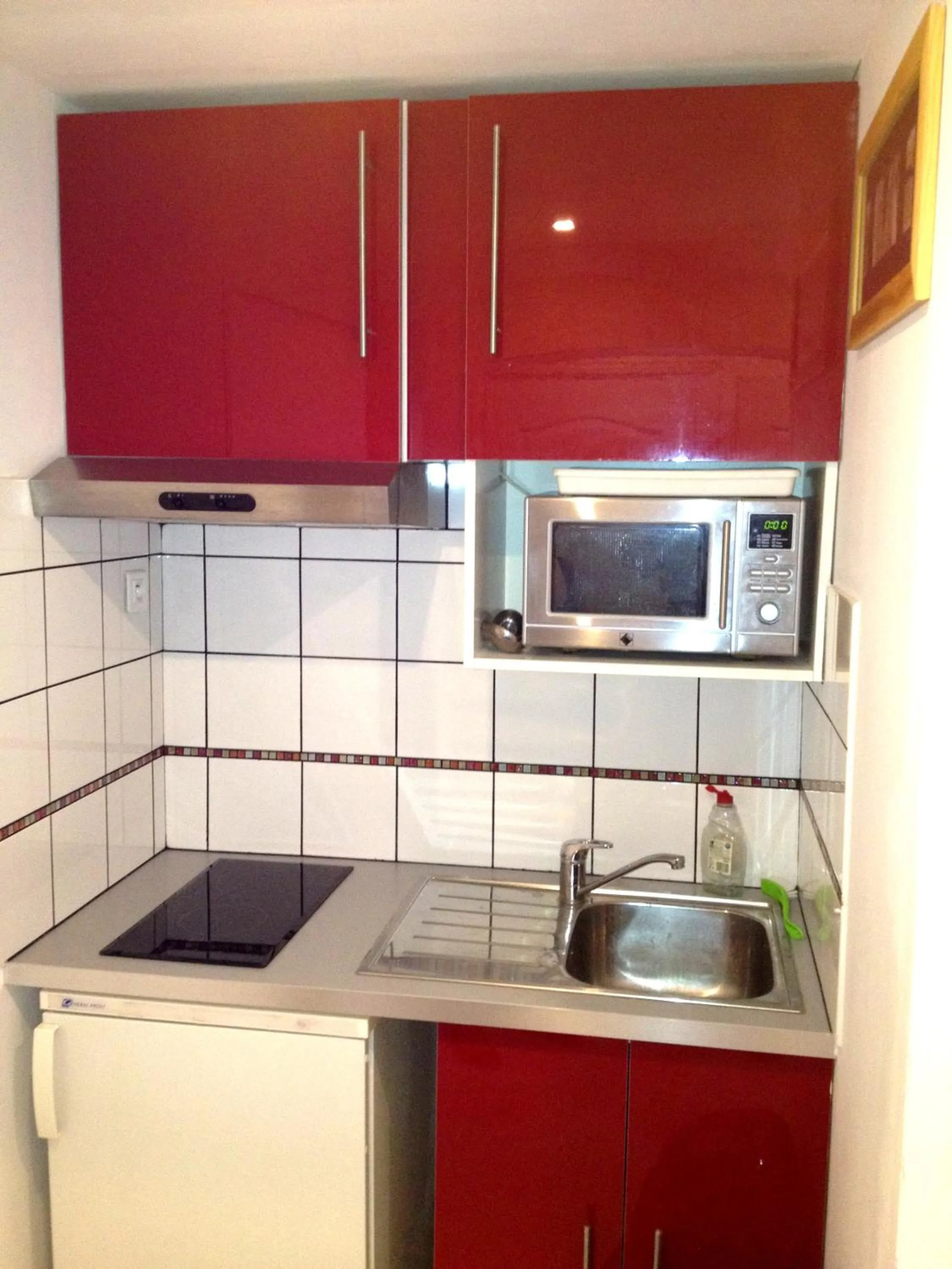 Kitchen or kitchenette in Cit'Hotel Le Mirage