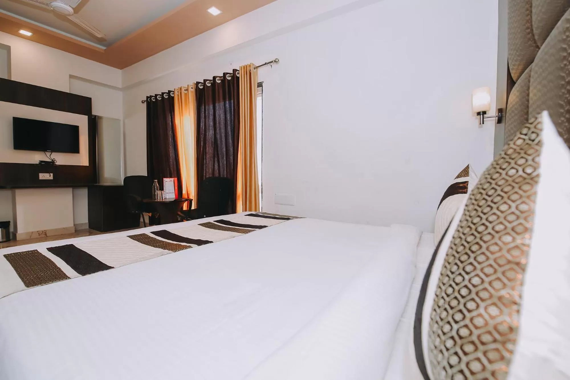 Bed in FabHotel Prime The Royal Galaxy