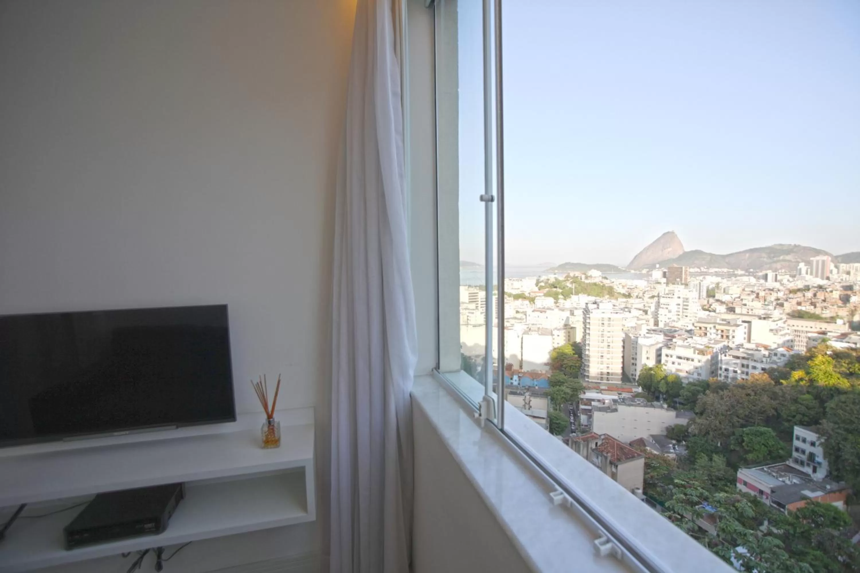 TV and multimedia in New Sugar Loft Apartments