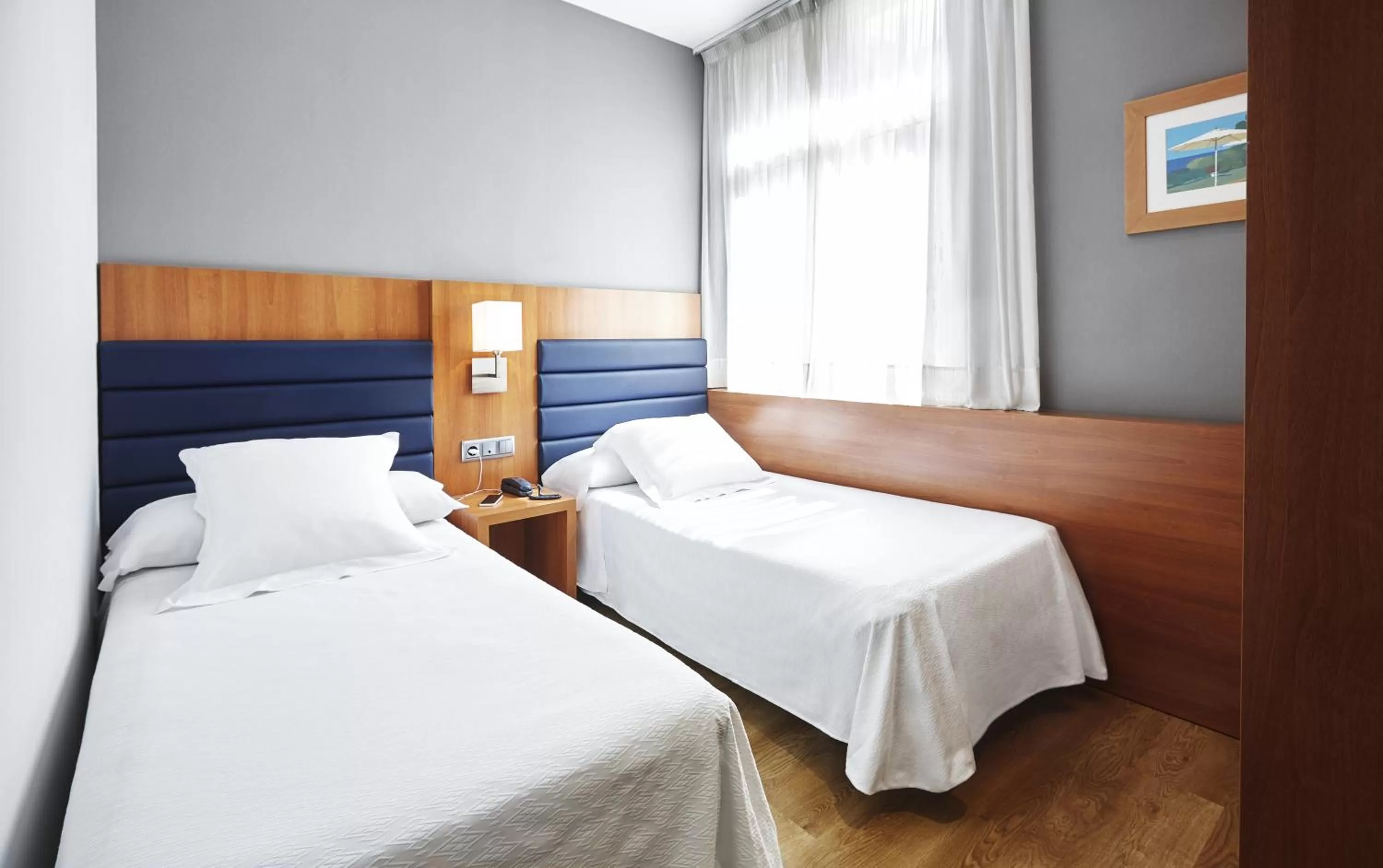 Photo of the whole room, Bed in Barcelona Century Hotel