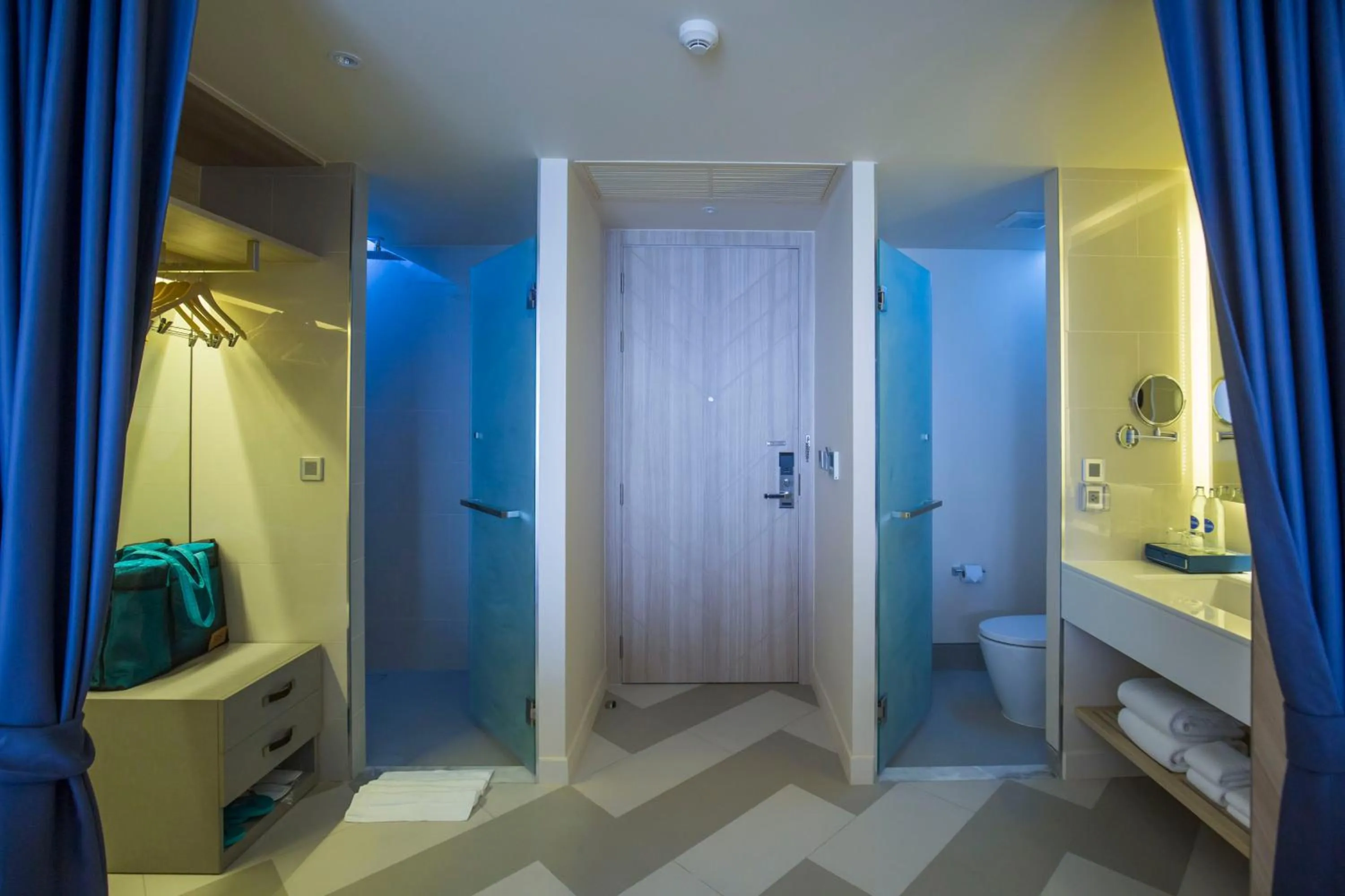 SIS-Double or Twin with Spa Bath in The SIS Kata Resort