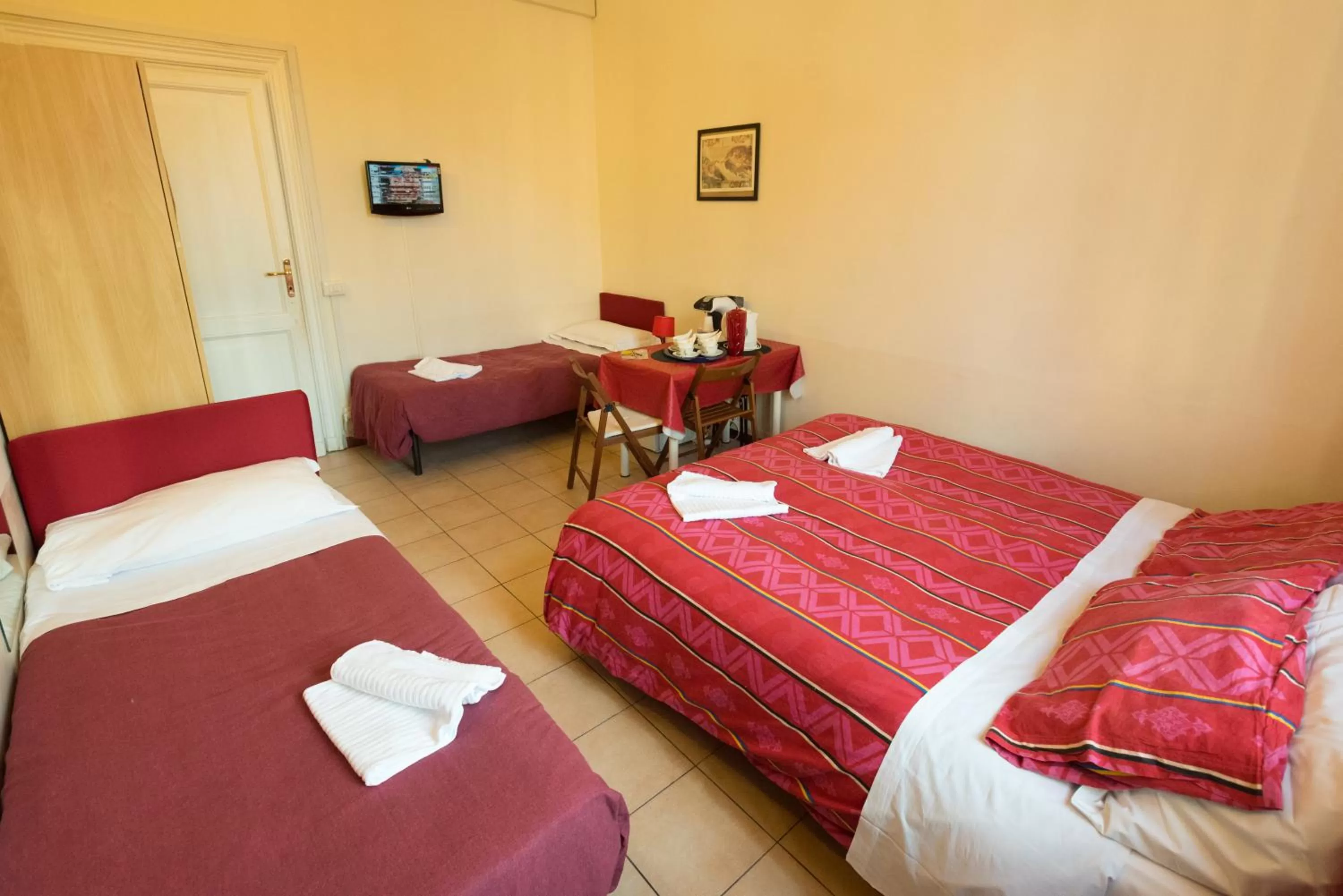 Photo of the whole room, Bed in Quo Vadis Roma 2