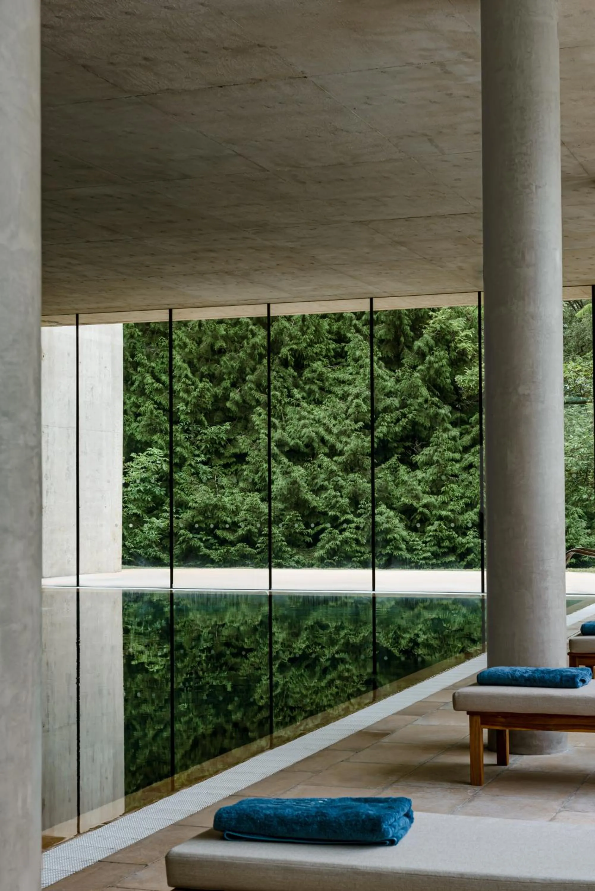 Swimming pool in Cowley Manor Experimental